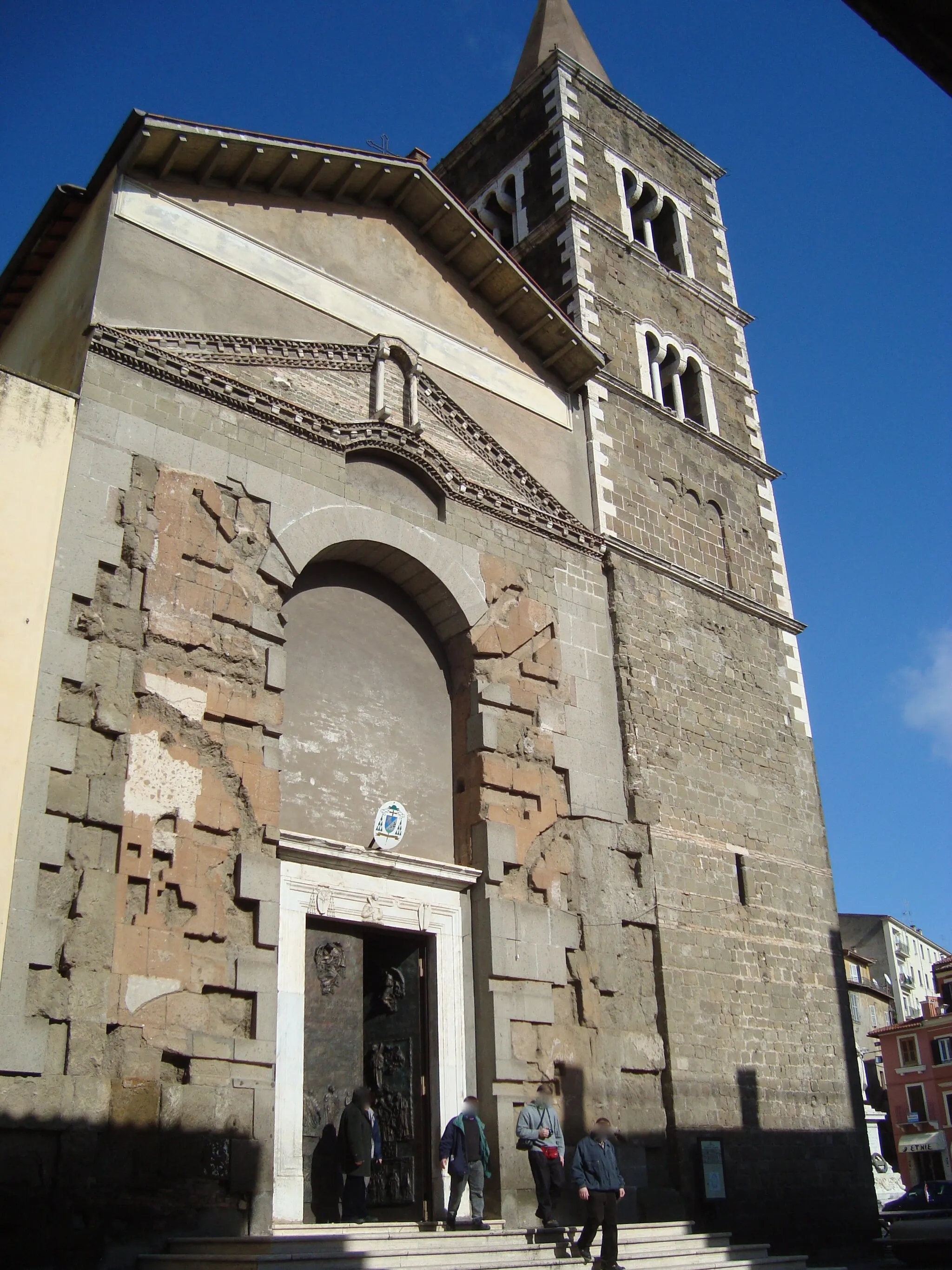 Photo showing: Main portal of the cathedral Sant'Agapito in Palestrina