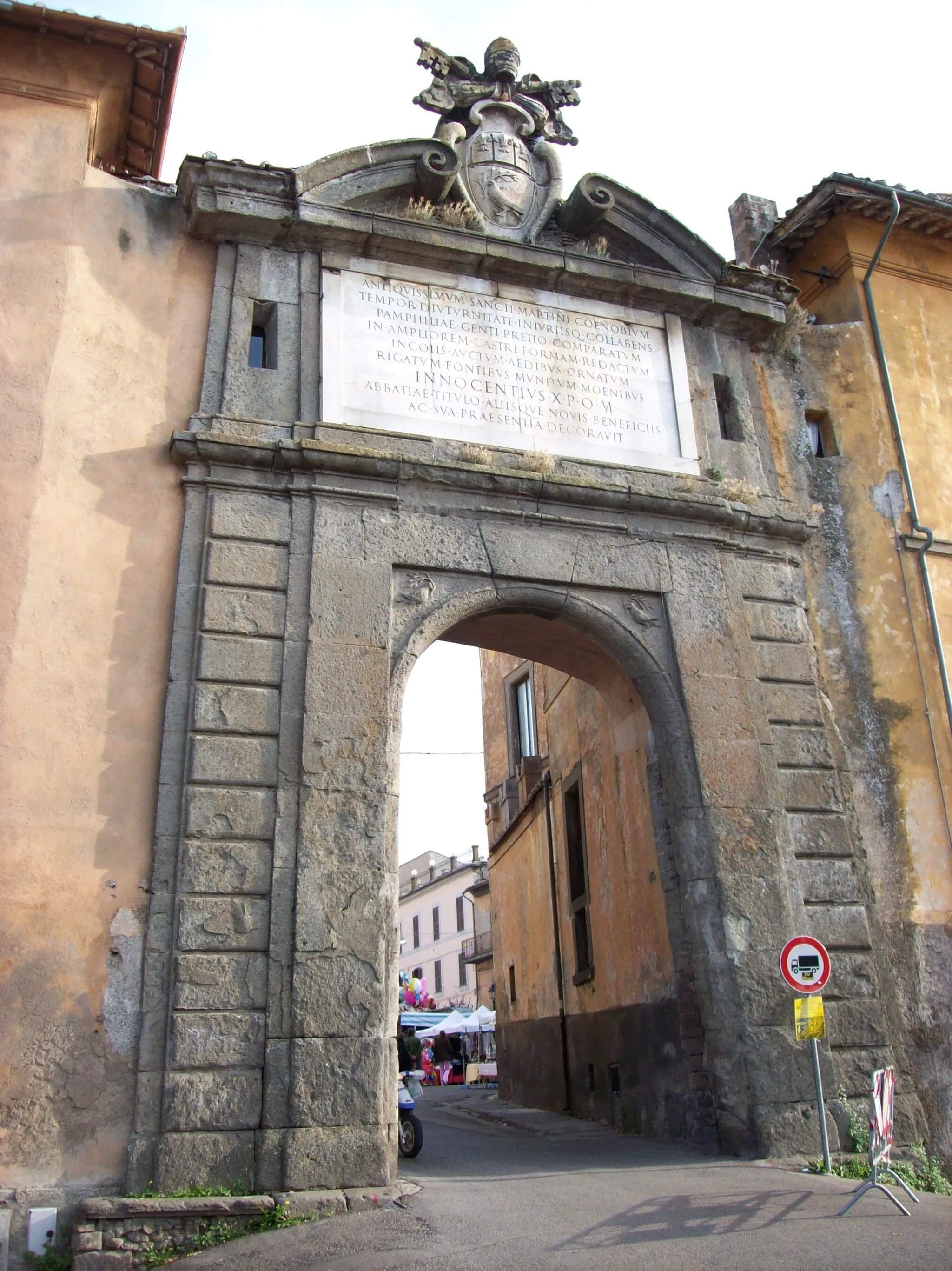 Photo showing: Porta a valle di san Martino al Cimino, Viterbo