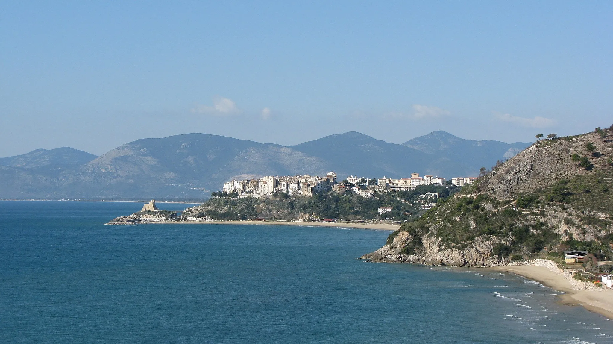 Photo showing: sperlonga dalla via flacca venendo da gaeta