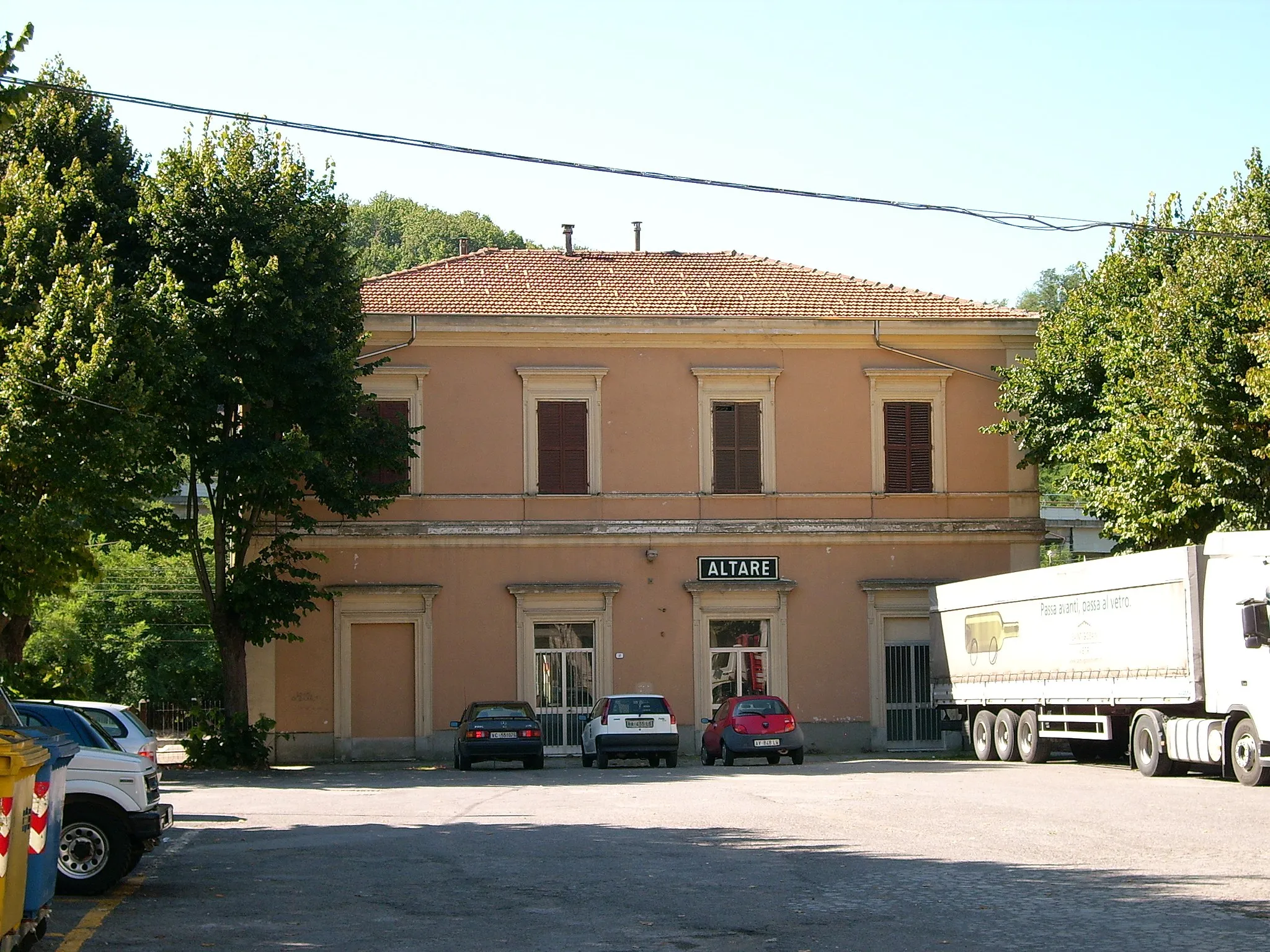 Photo showing: Stazione Ferroviara di Altare, Liguria, Italia