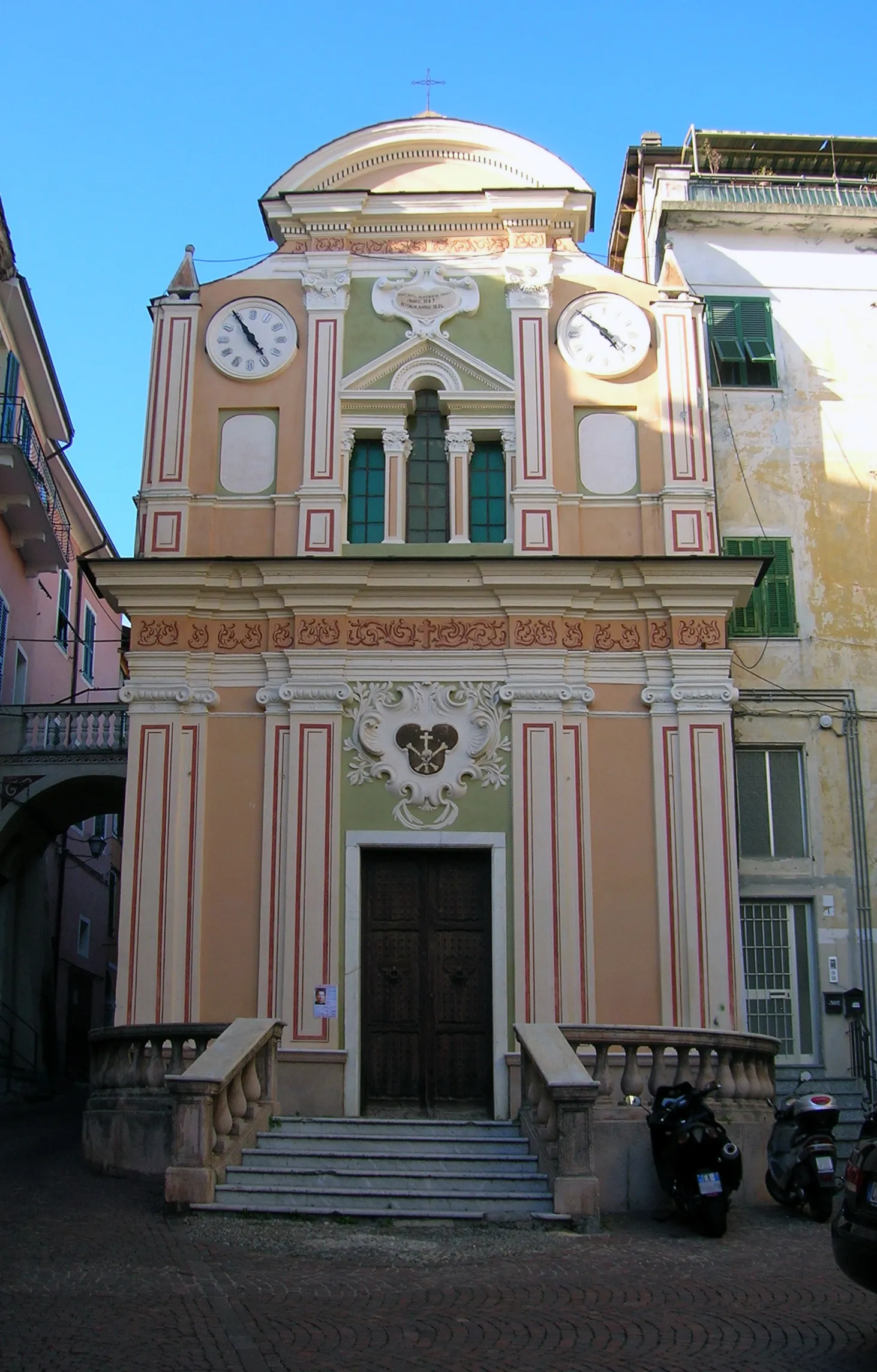 Photo showing: facciata Oratorio del Suffragio o dei Neri, Camporosso, Liguria, Italia.