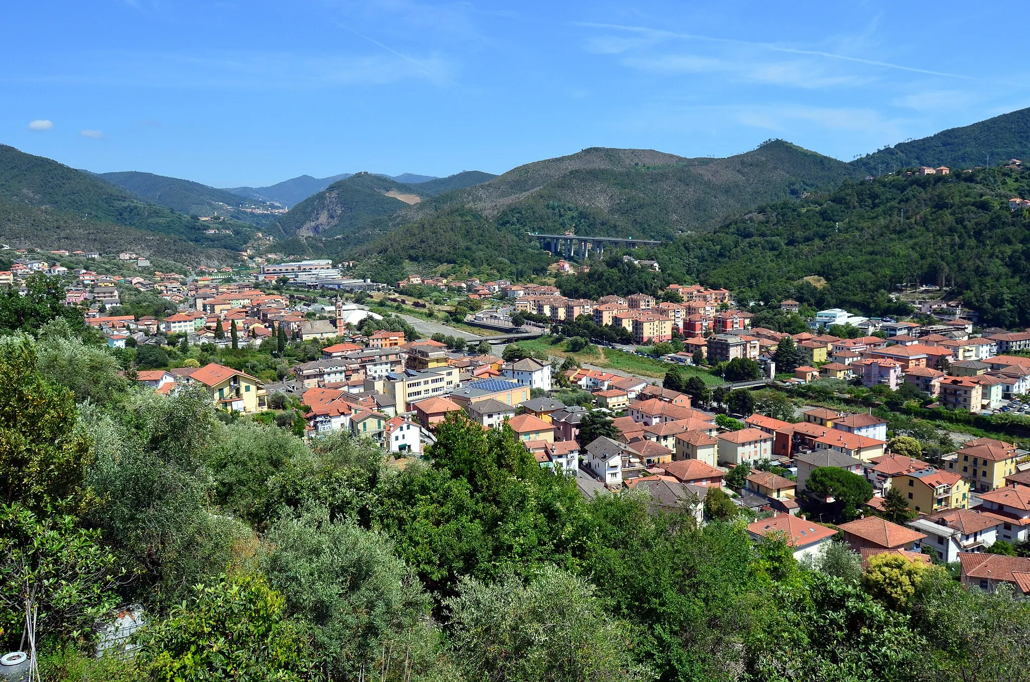 Photo showing: Panorama di Casarza Ligure, Liguria, Italia
