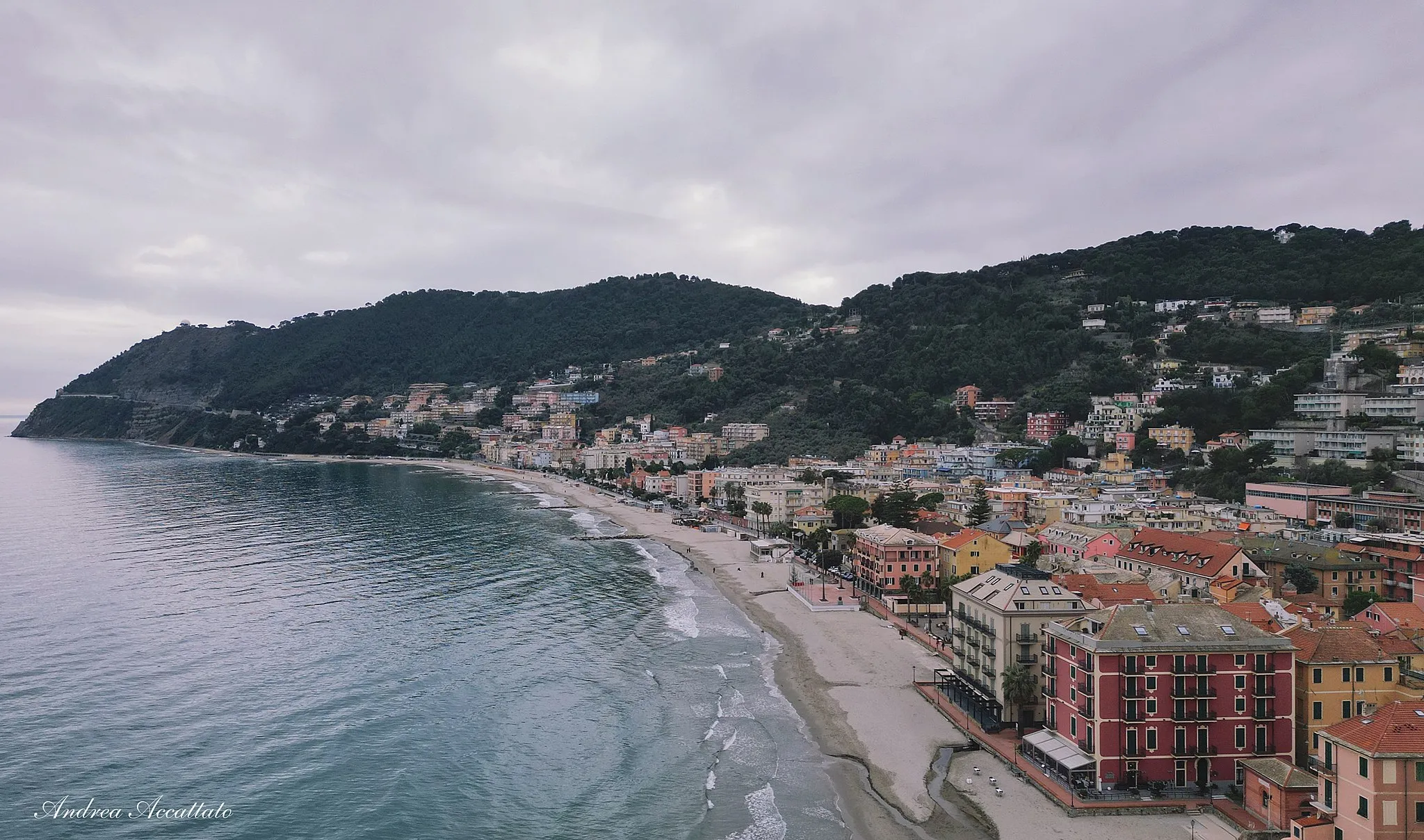 Photo showing: Vista aerea di Laigueglia