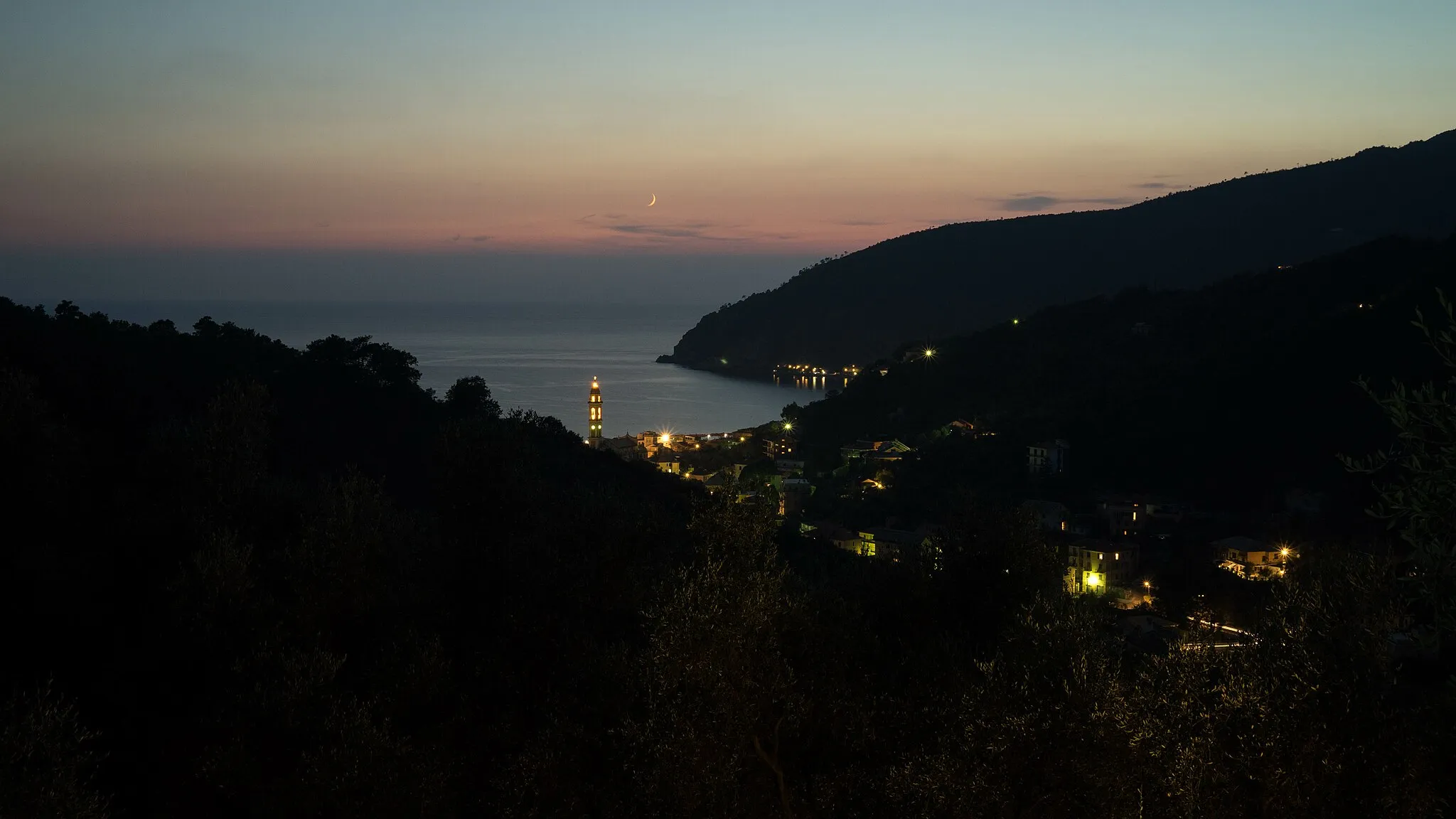 Photo showing: Sunset over Moneglia (IT)