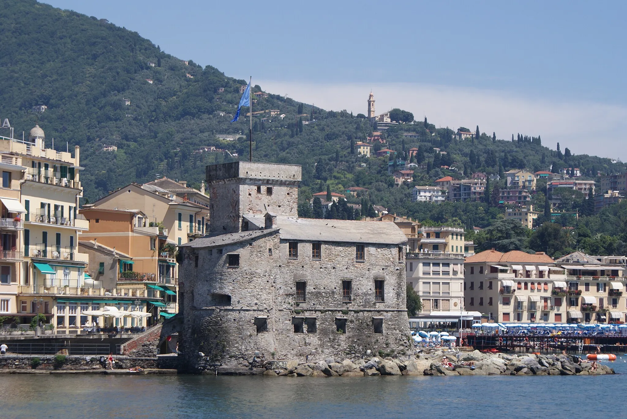 Photo showing: View of the castle at Rapallo from the bay