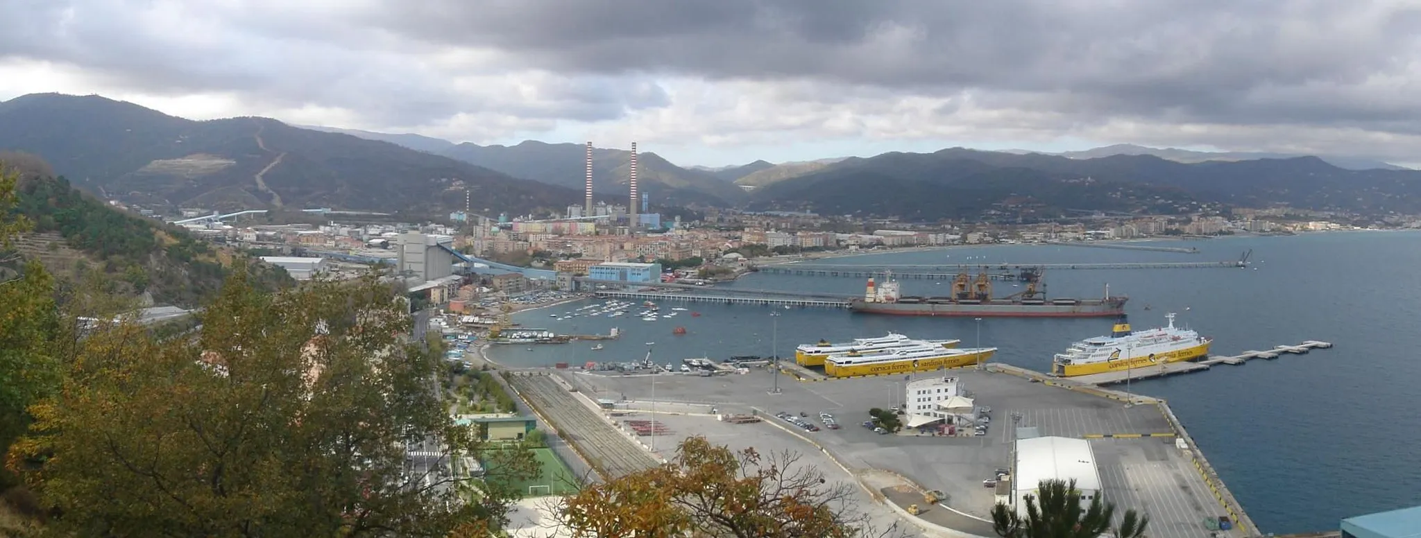Photo showing: Vado Ligure (SV): view from Forte San Giacomo