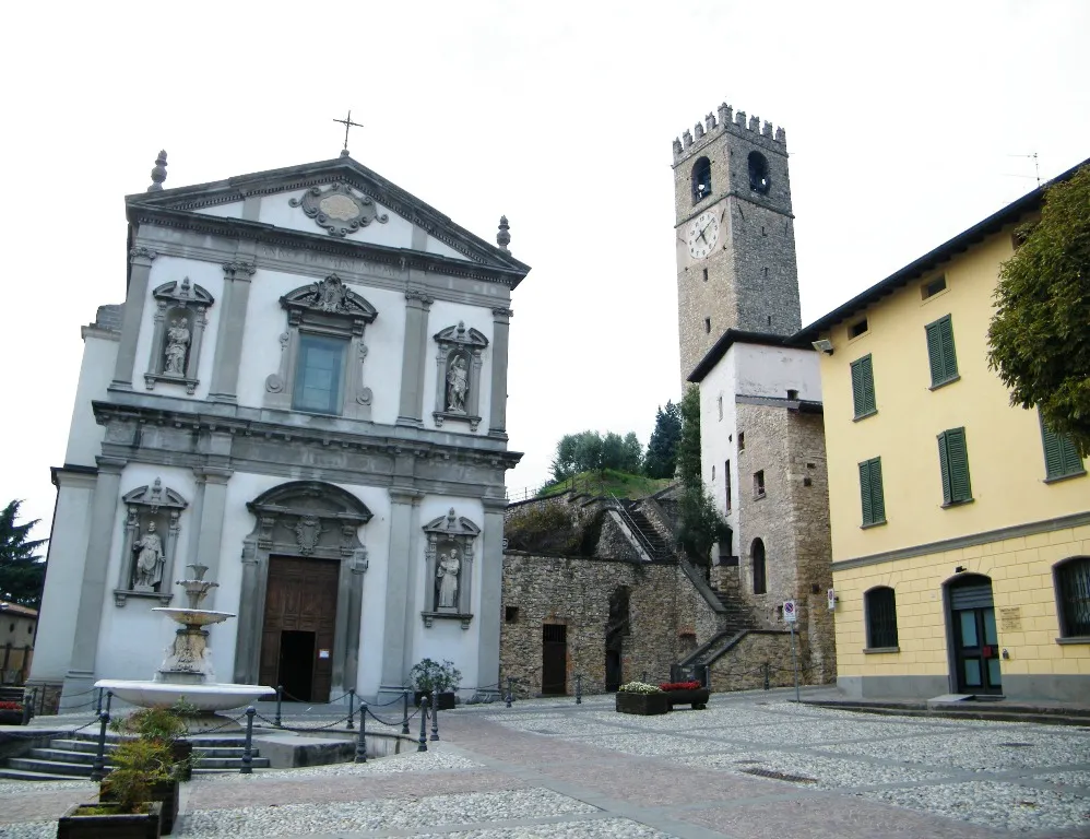 Photo showing: Church of St John and Tower. Adro