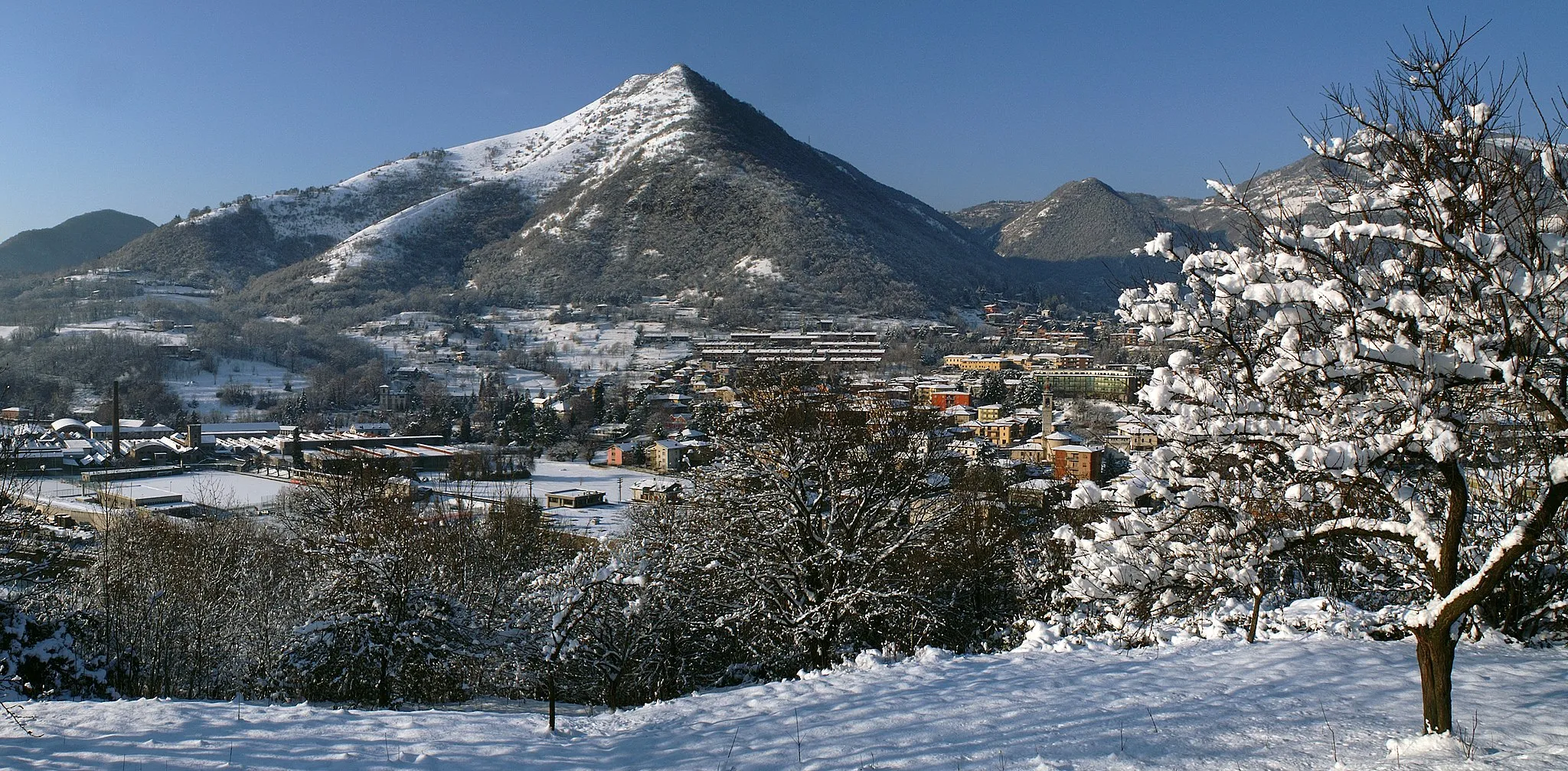 Photo showing: Vista su Piazzo e Cereto, Albino (Bergamo)