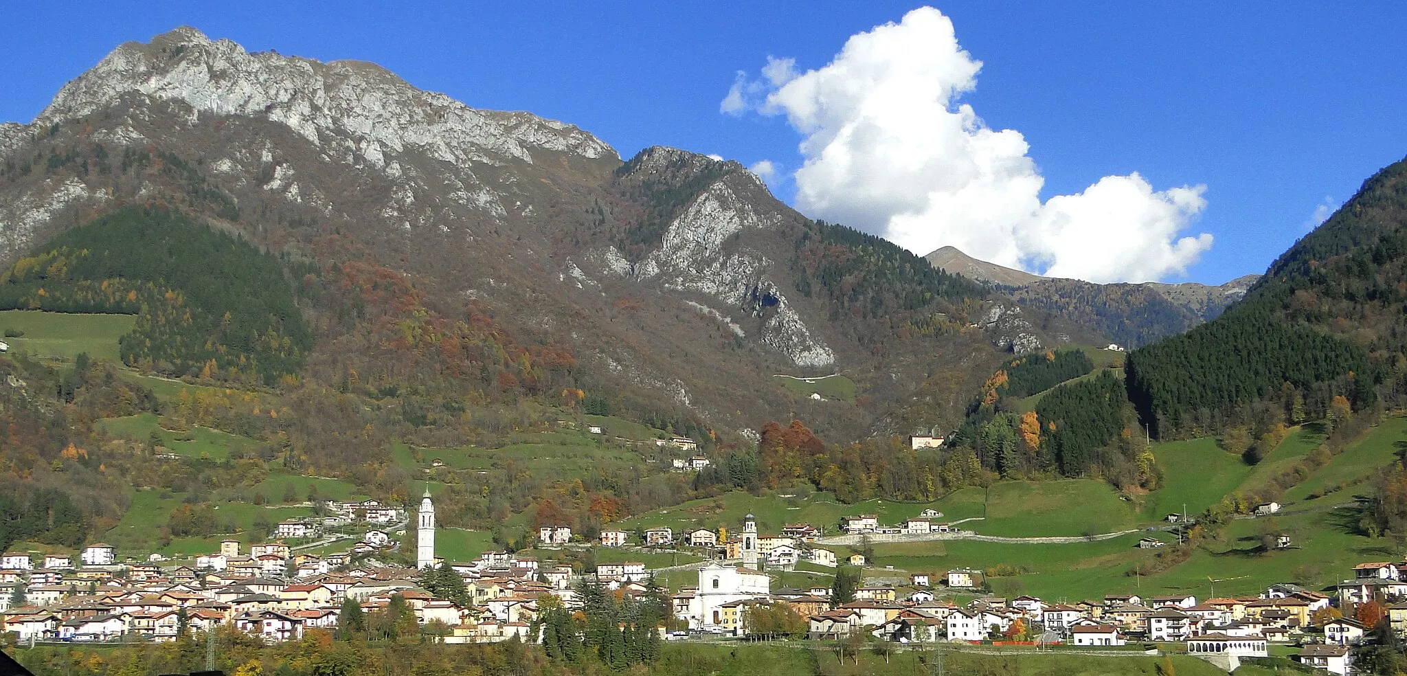 Photo showing: Panorama di Ardesio, valle Seriana (BG)