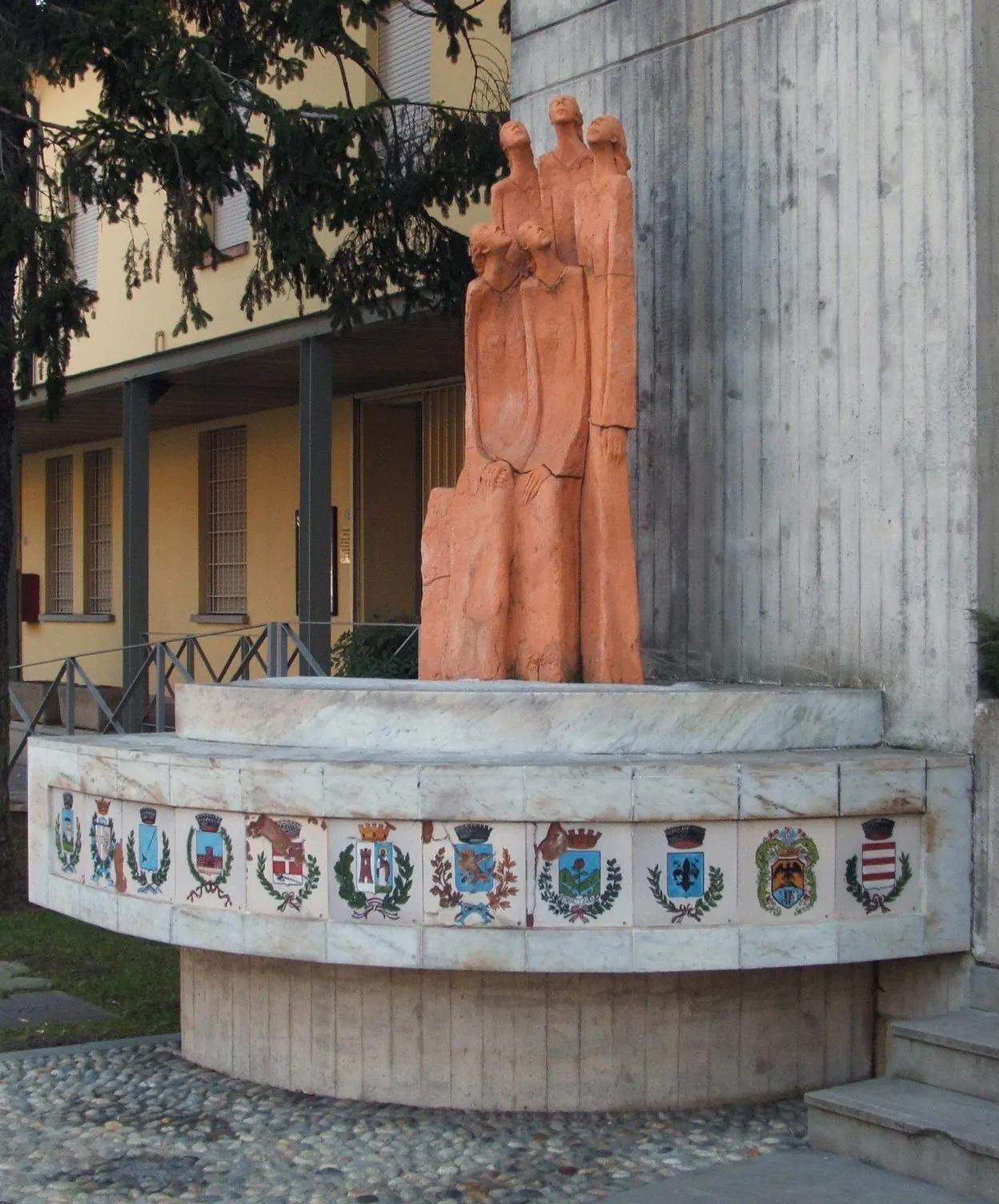 Photo showing: Azzano San Paolo (Bergamo), Lombardy, Italy - monument to Azzano d'Italia