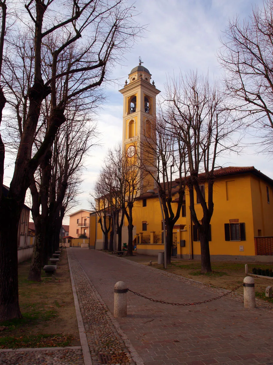 Photo showing: Basiglio (Milan province, Italy), St. Agata Parish belltower and its surroundings.