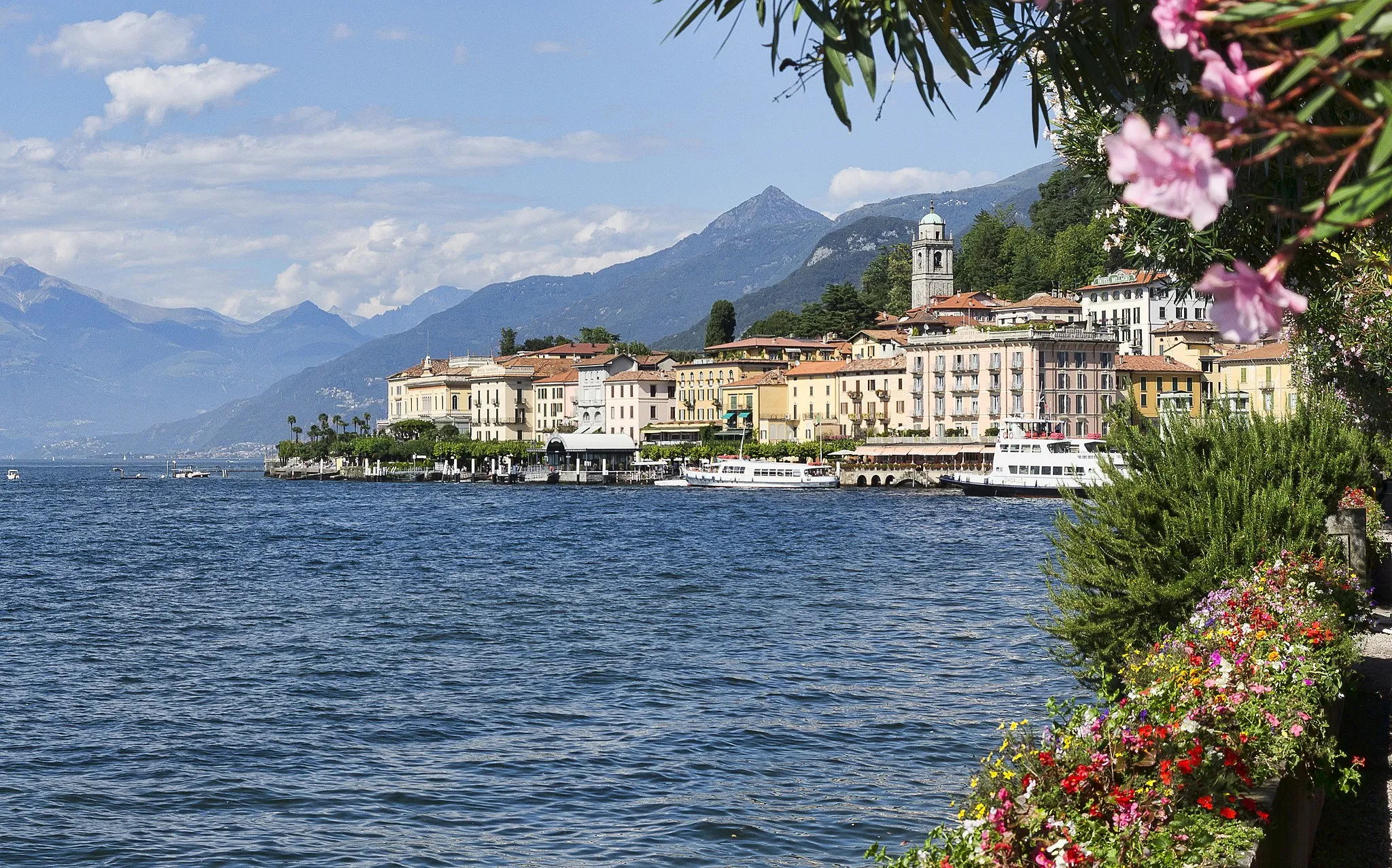 Photo showing: Bellagio, Lakefront