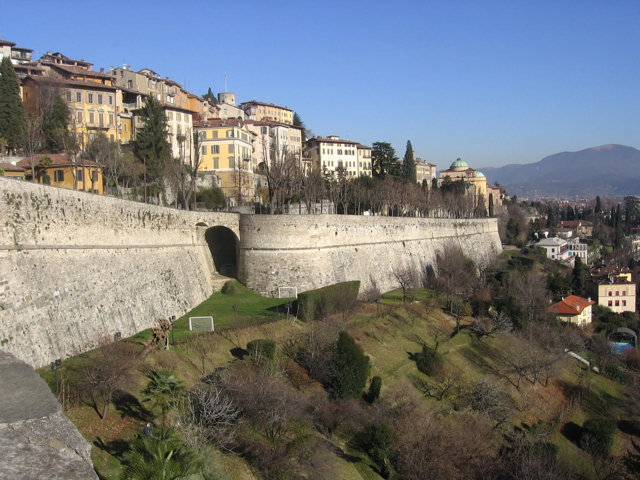 Photo showing: Piattaforma di Sant'Andrea (vista dalla porta di San Giacomo), Mura Venete, Bergamo, Italy