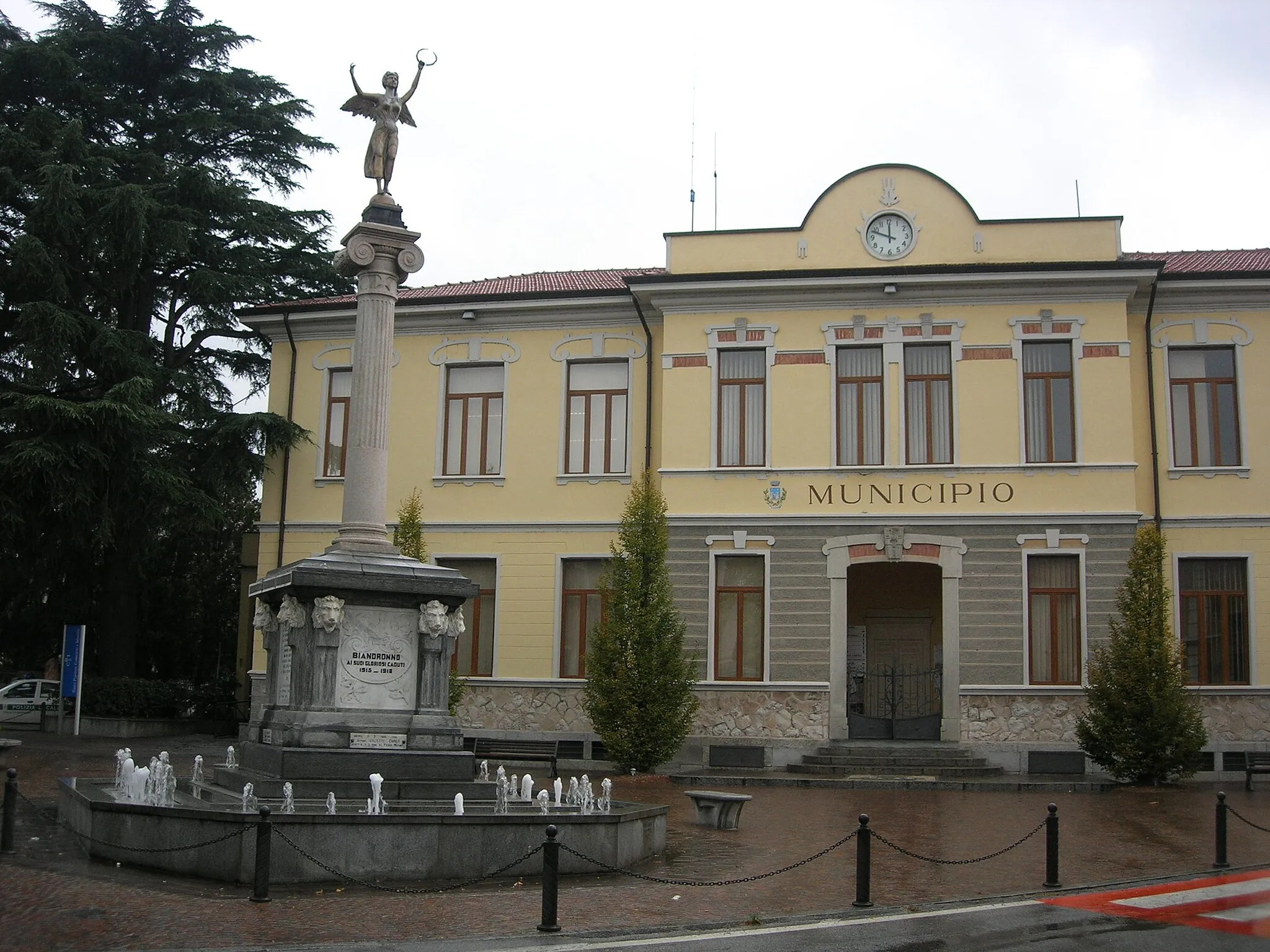 Photo showing: Il municipio di Biandronno