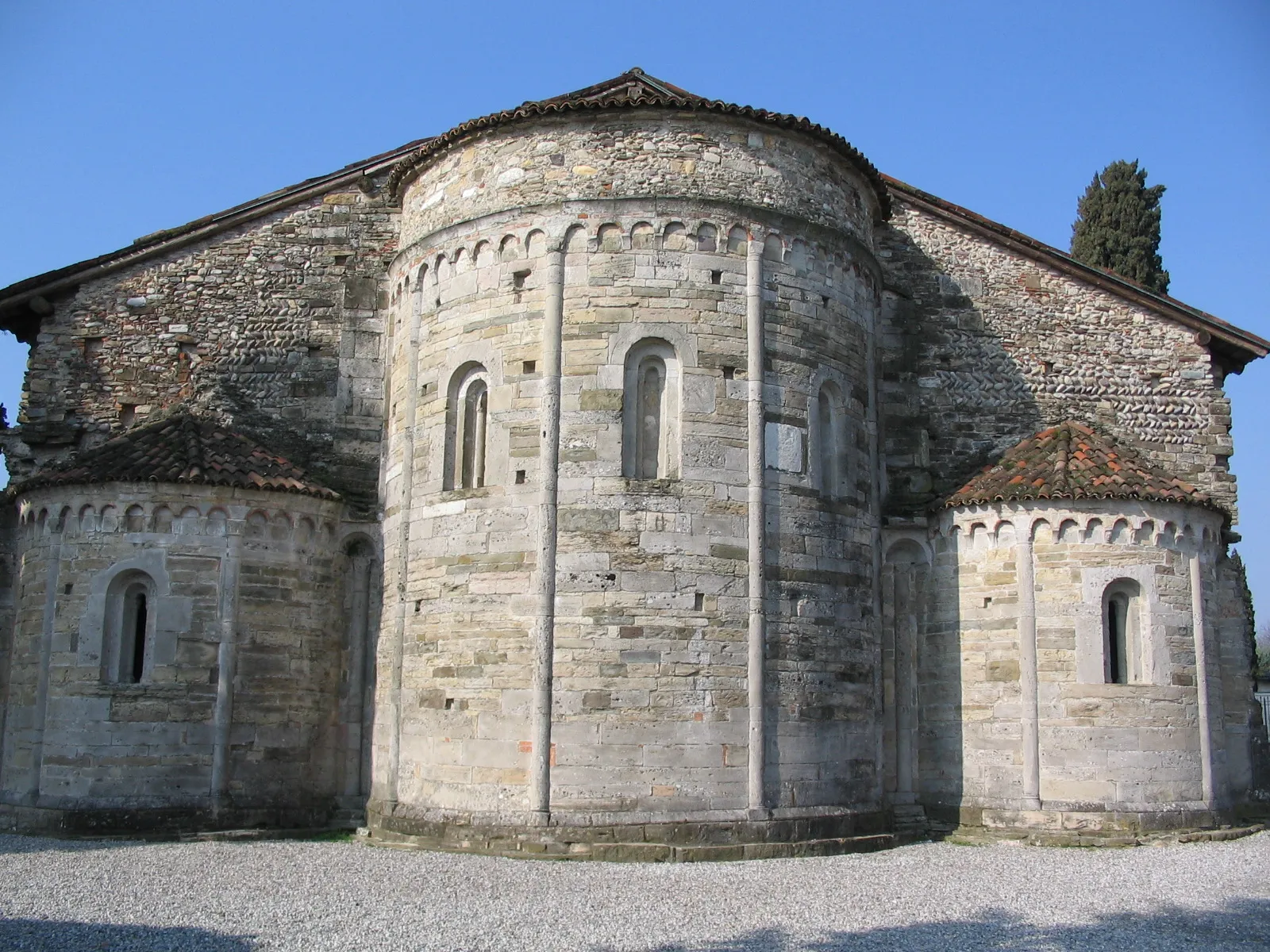 Photo showing: Basilica of Santa Giulia, surviving apse, in the municipality of Bonate Sotto.