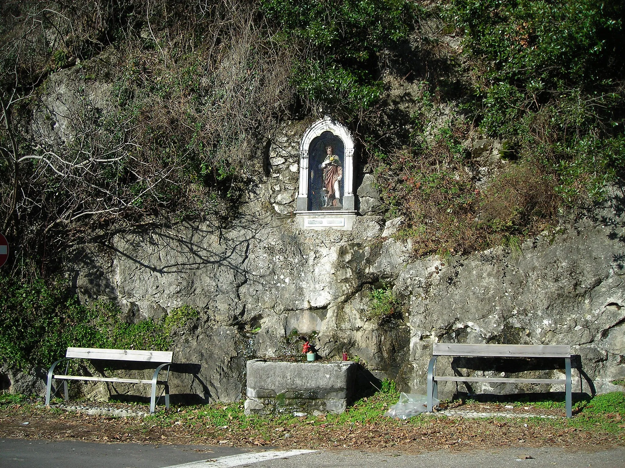 Photo showing: Source dédié à Saint Roch, Brenno Useria, (Arcisate), Lombardie, Italie.