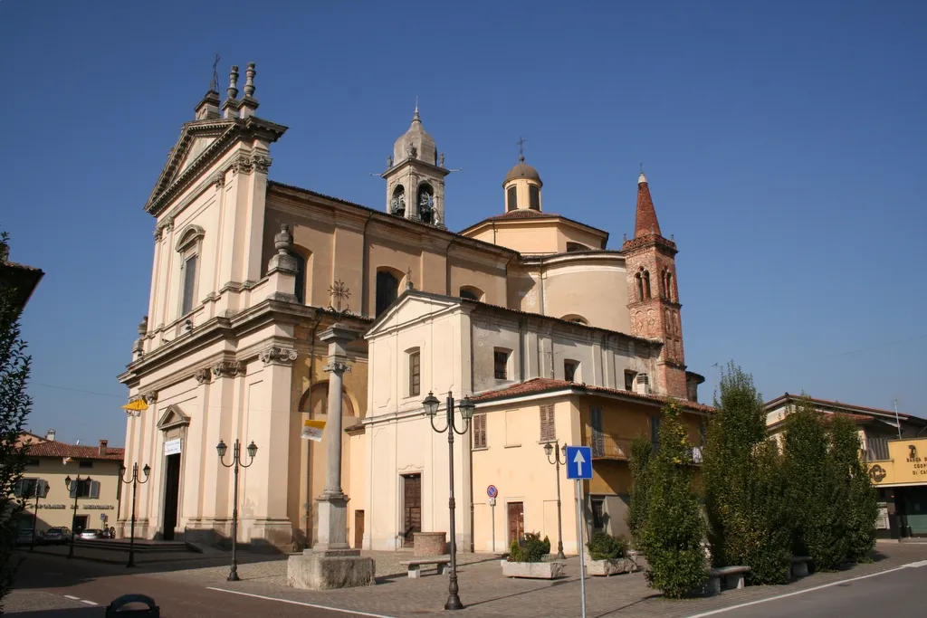 Photo showing: Autore Giorces. Brignano Gera d'Adda, la Parrocchiale.