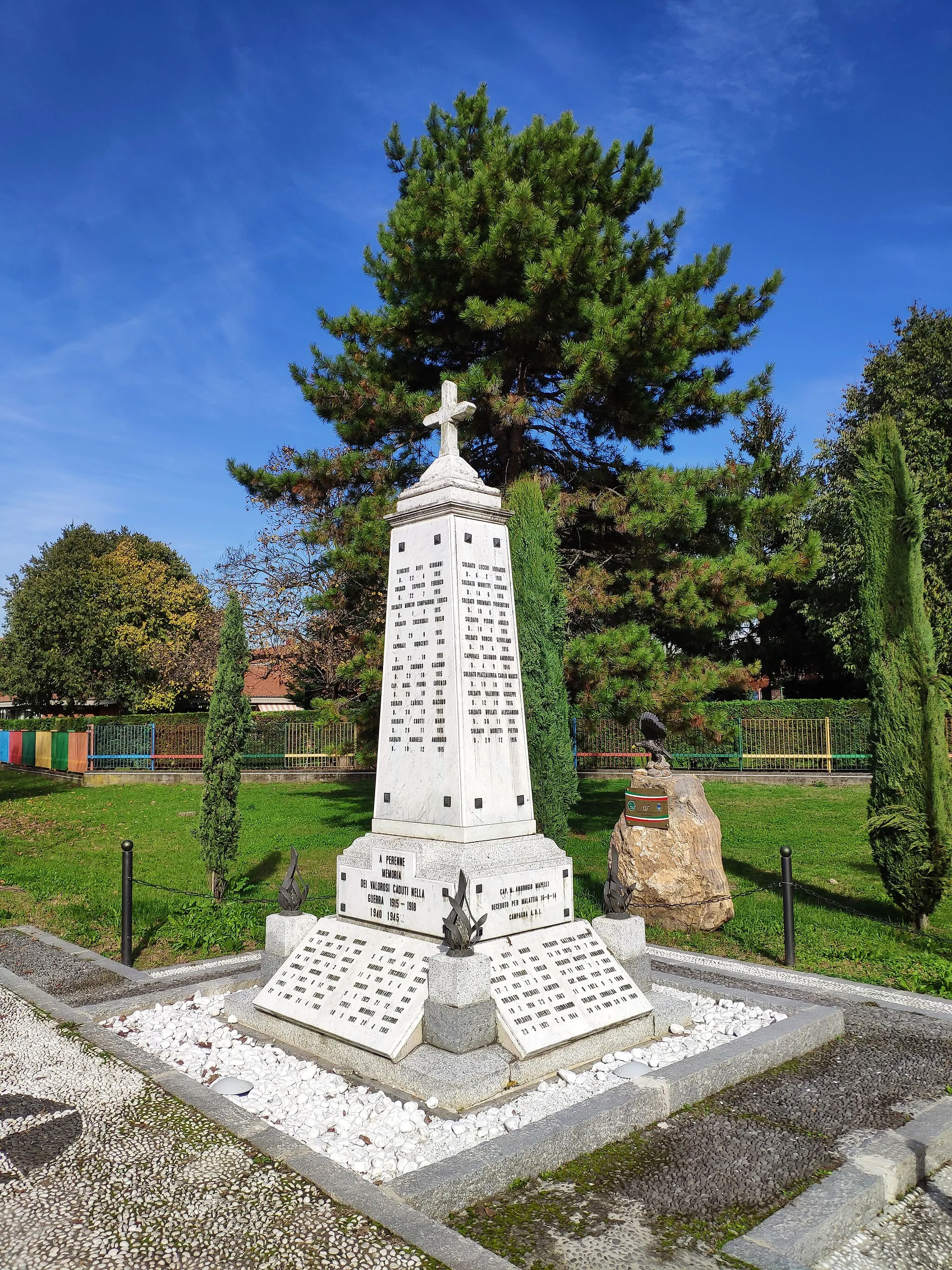Photo showing: Monumento ai caduti della prima e seconda guerra mondiale di Canonica d'Adda