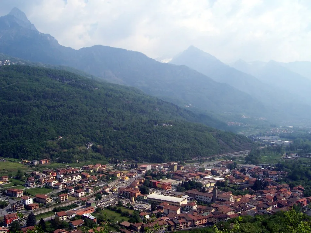 Photo showing: Capo di Ponte, Val Camonica, Italia