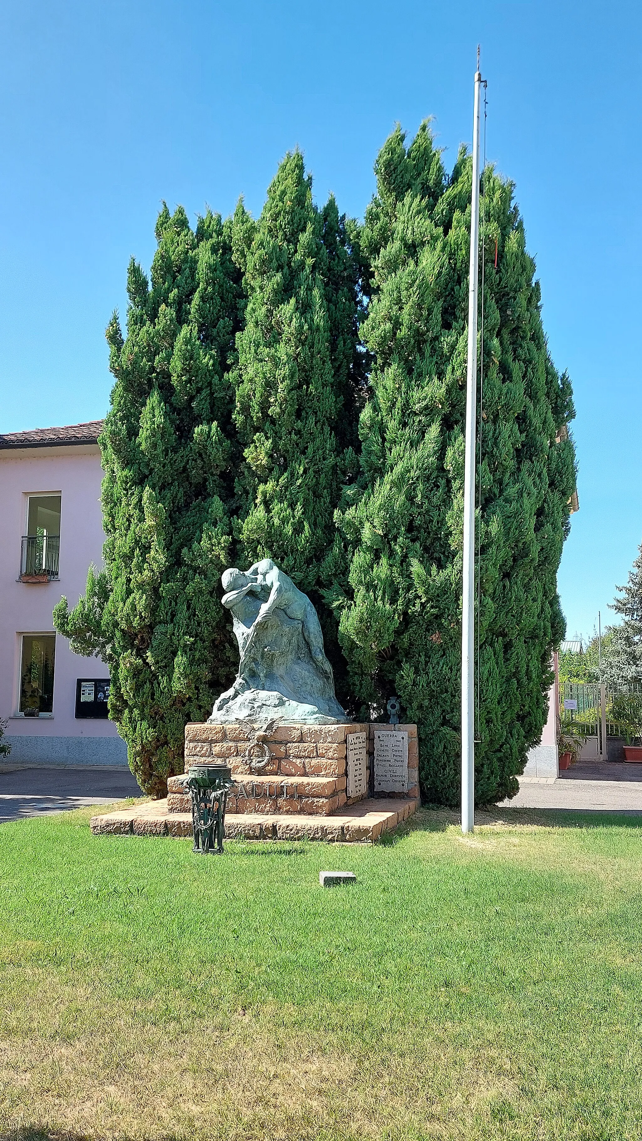 Photo showing: Casalmaiocco - monumento ai caduti