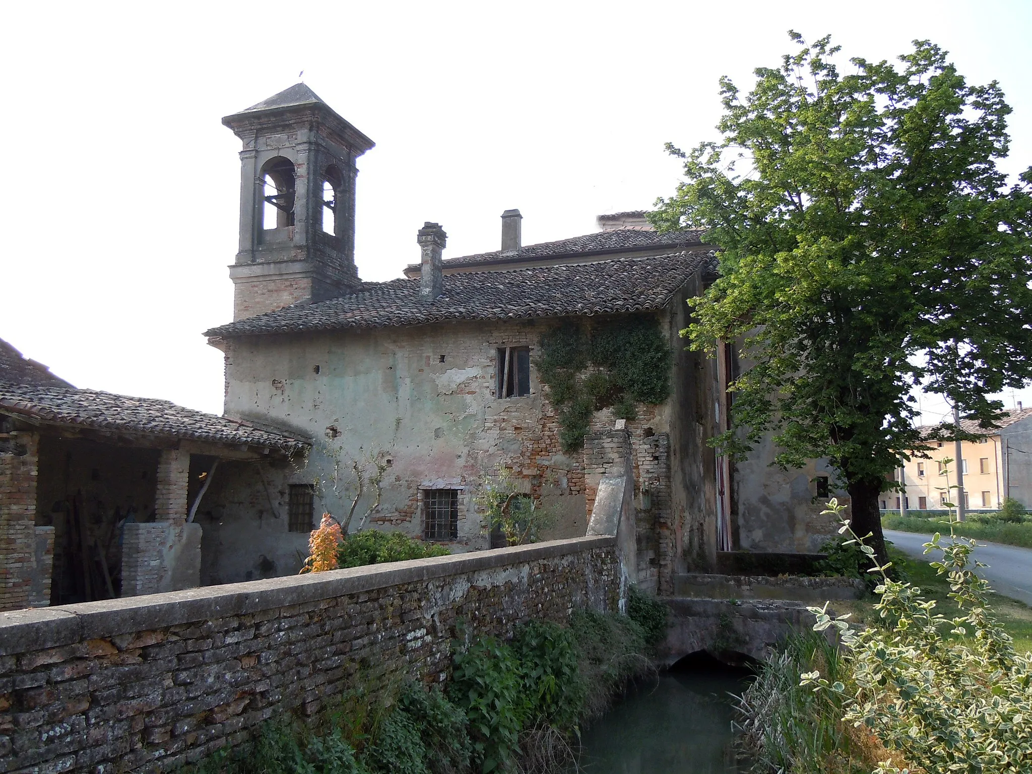 Photo showing: Molinello Sotto, frazione di Casaloldo: chiesa di Corte Molinello.