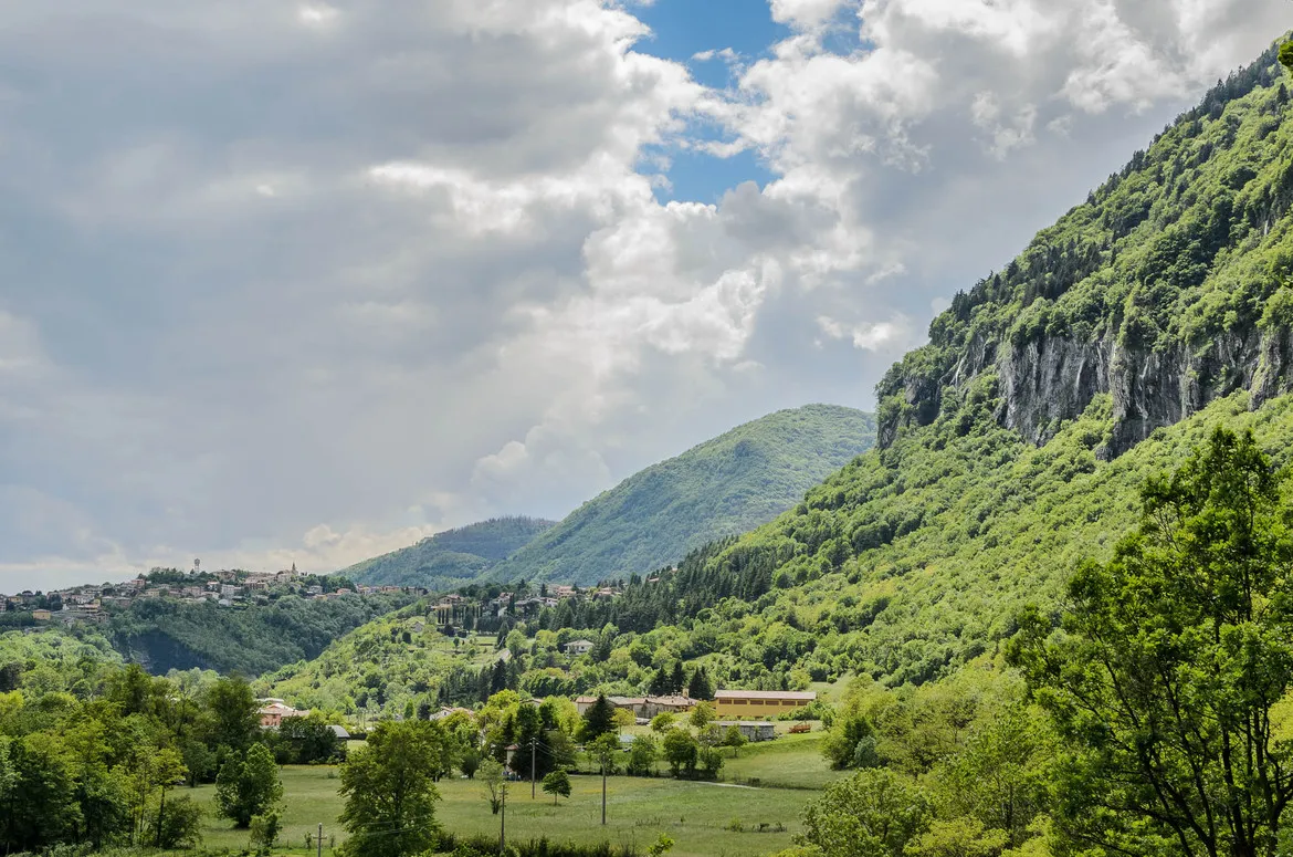 Photo showing: Vista da Scarenna, frazione del comune di Asso (CO).