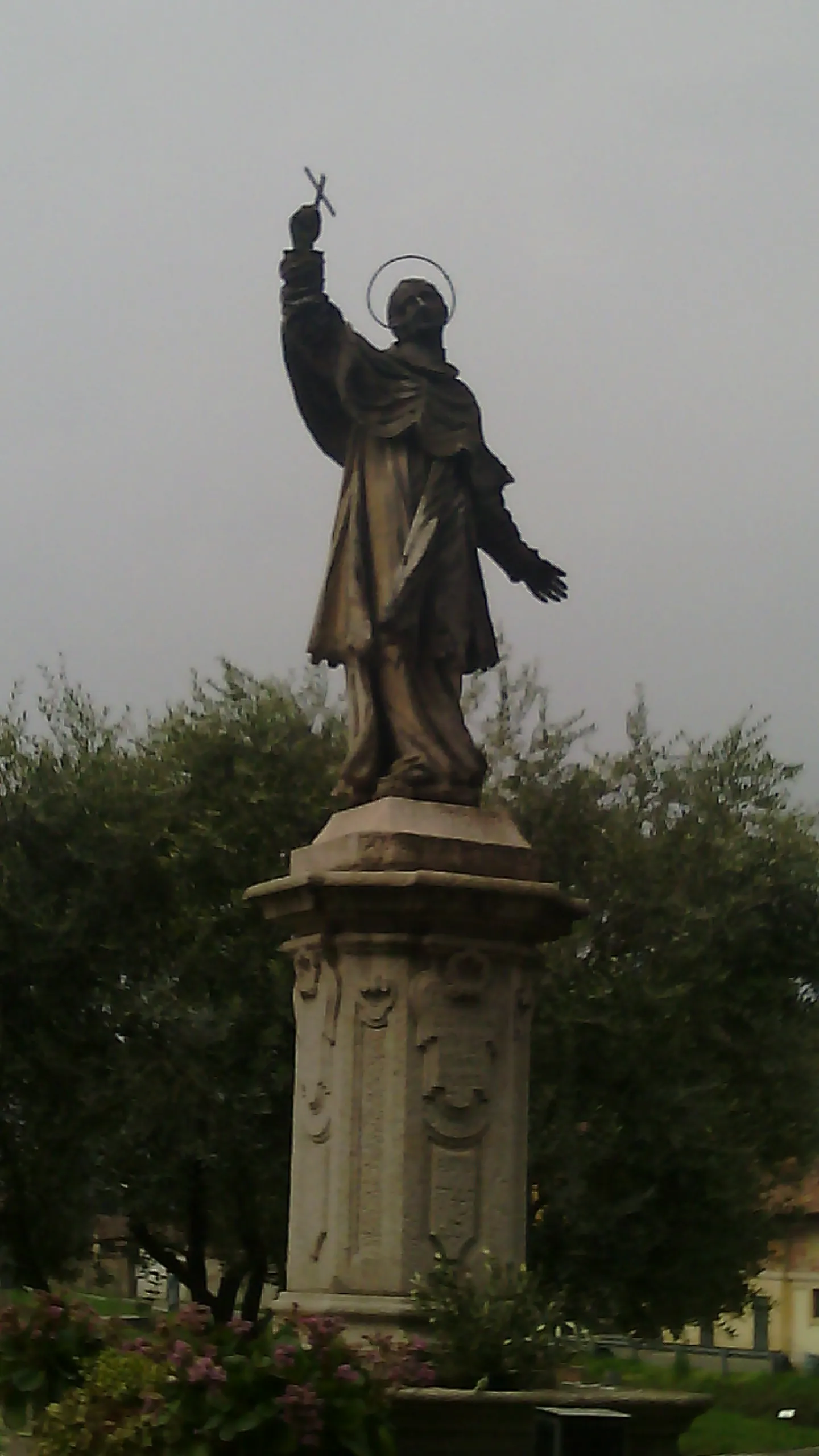 Photo showing: Statua di San Carlo Borromeo presso il Naviglio Grande a Cassinetta di Lugagnano (MI) - Italy