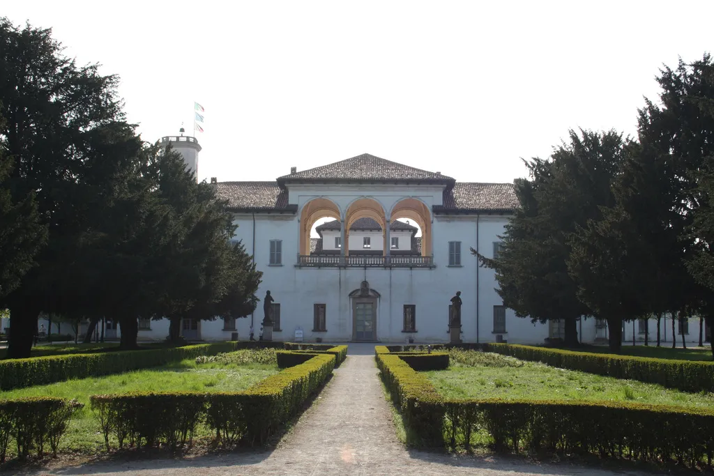 Photo showing: Foto del Palazzo Borromeo situato a Cesano Maderno, visto dal parco.