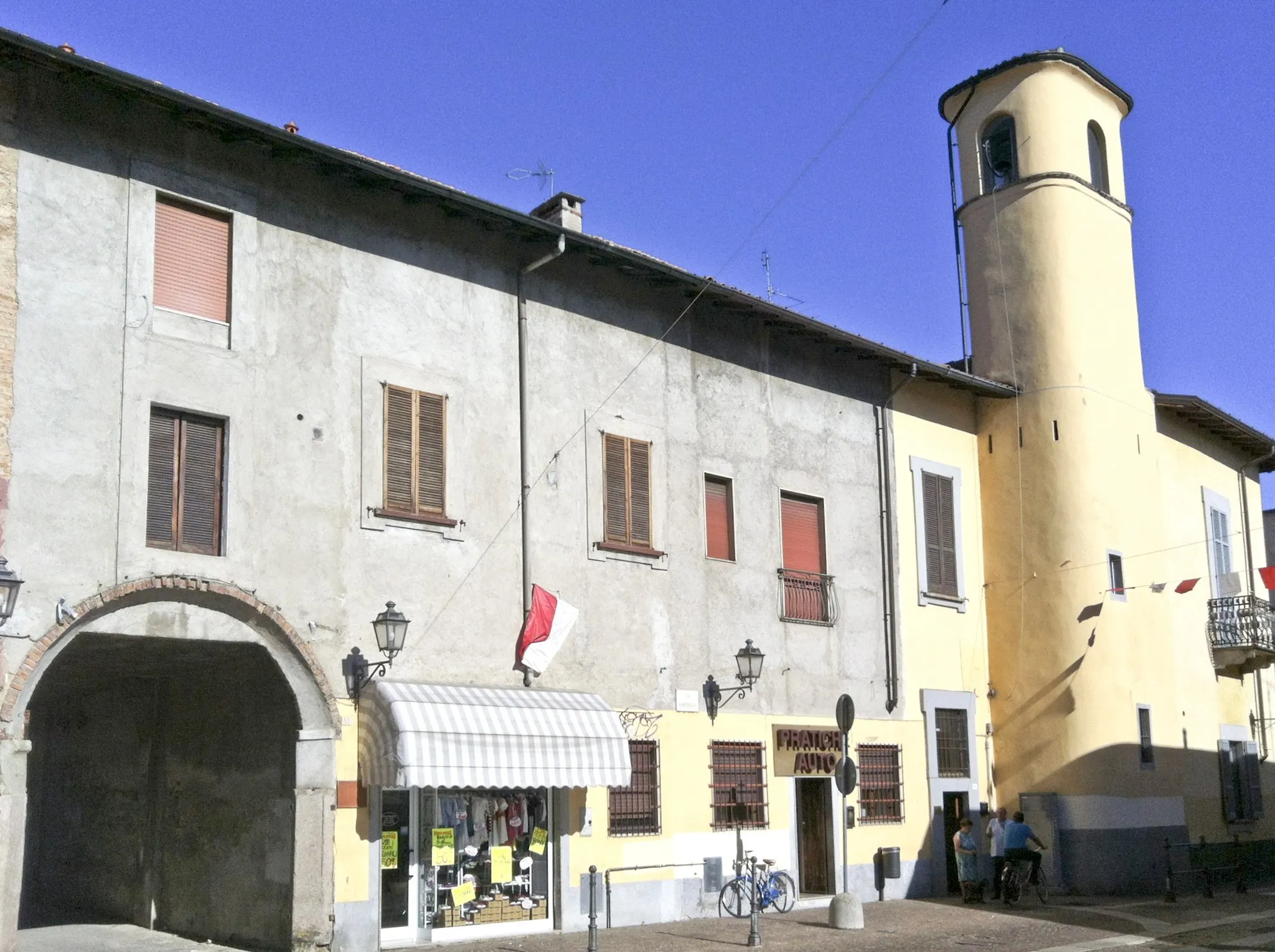 Photo showing: Palazzo Dugnani a Cornaredo. L'impianto del palazzo risale al seicento. dall'impianto seicentesco, di semplice fatturaè completato da un'alta torretta belvedere.