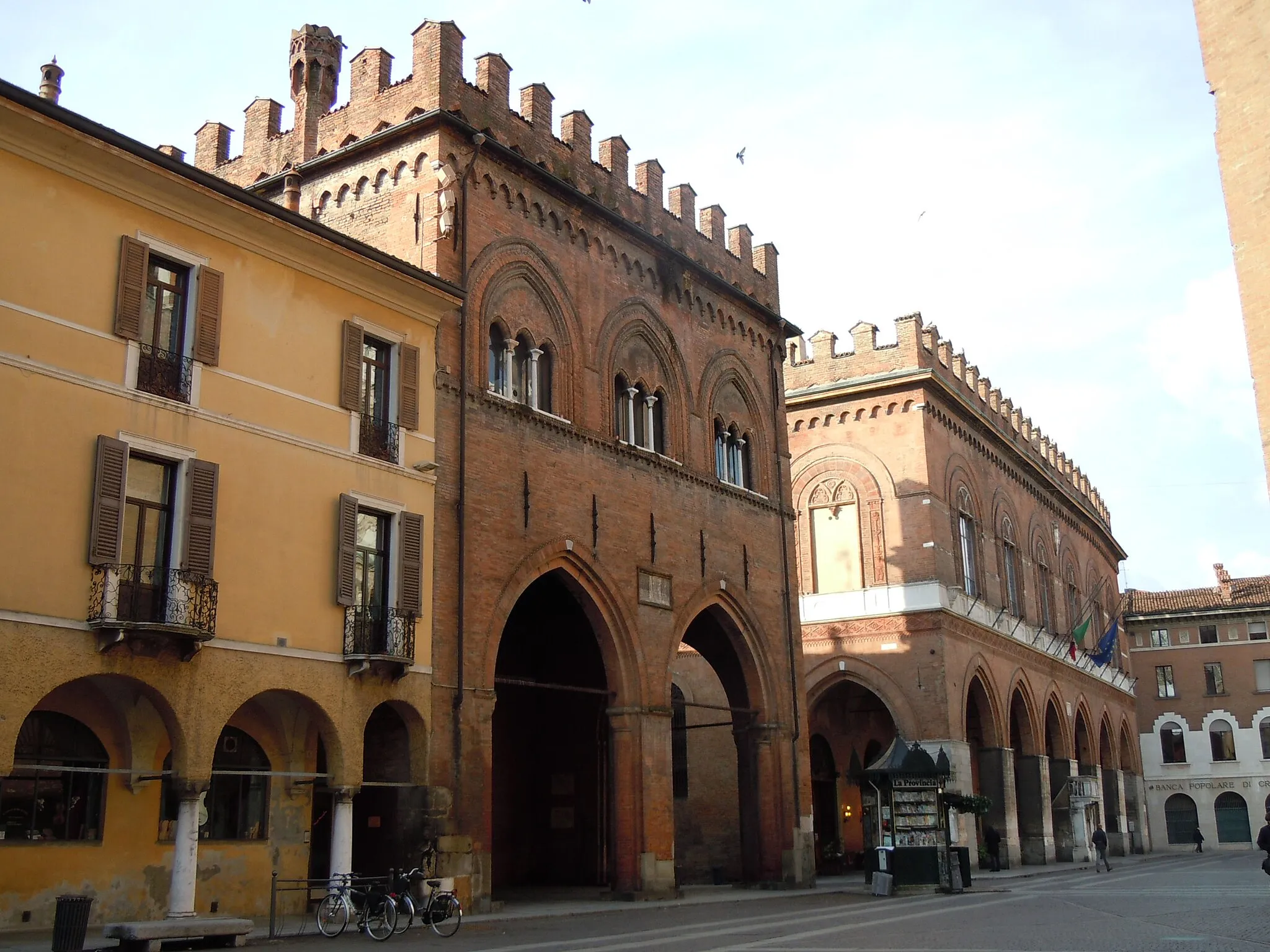 Photo showing: Cremona, piazza del Comune.