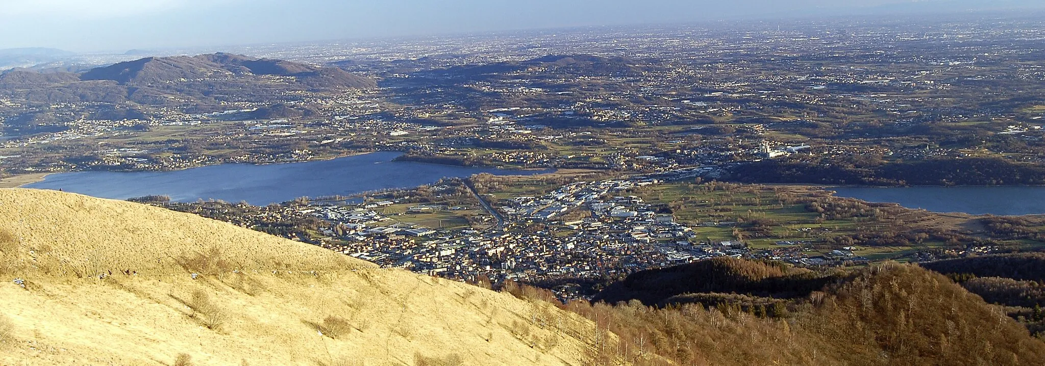 Photo showing: Vista su Erba dal monte Bollettone