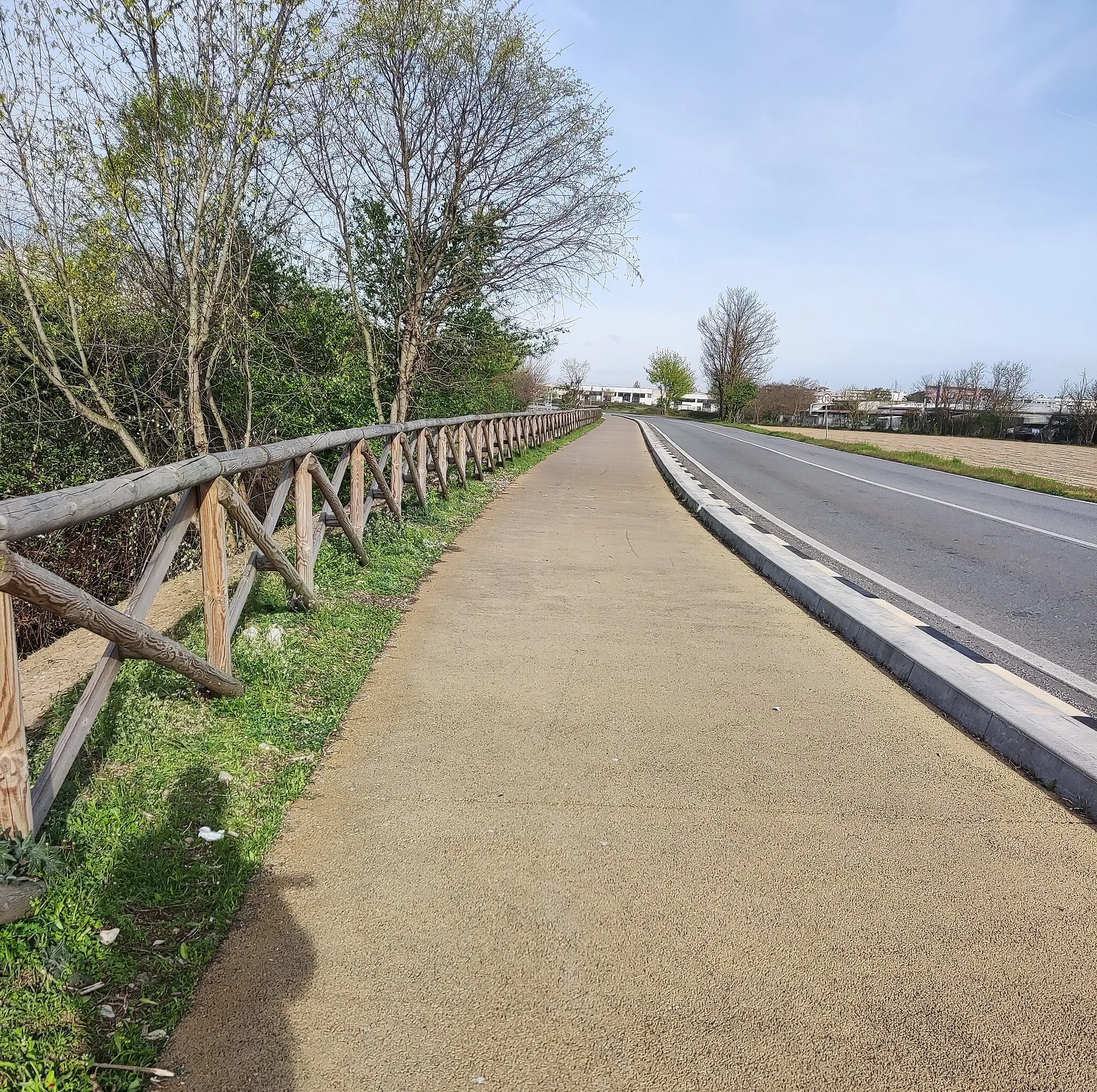 Photo showing: Pista ciclopedonale di via Rita Levi Montalcini a Pieve Emanuele realizzata con oneri di urbanizzazione di Humanitas University