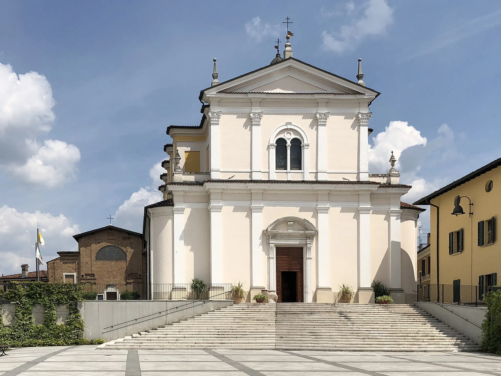 Photo showing: Sain Paul church in Flero province of Brescia Italy.