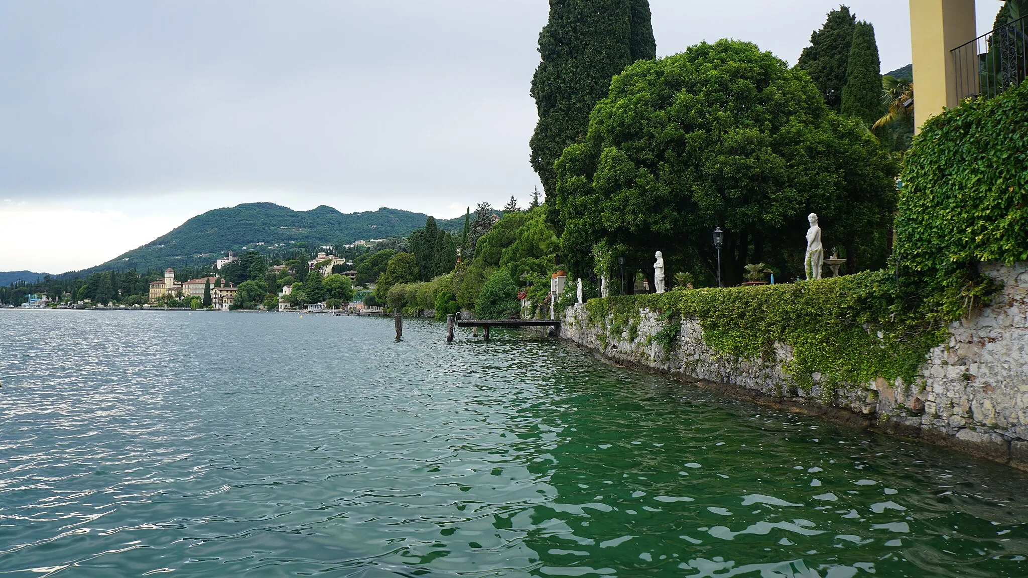 Photo showing: Fasano di Gardone Riviera il bordo lago