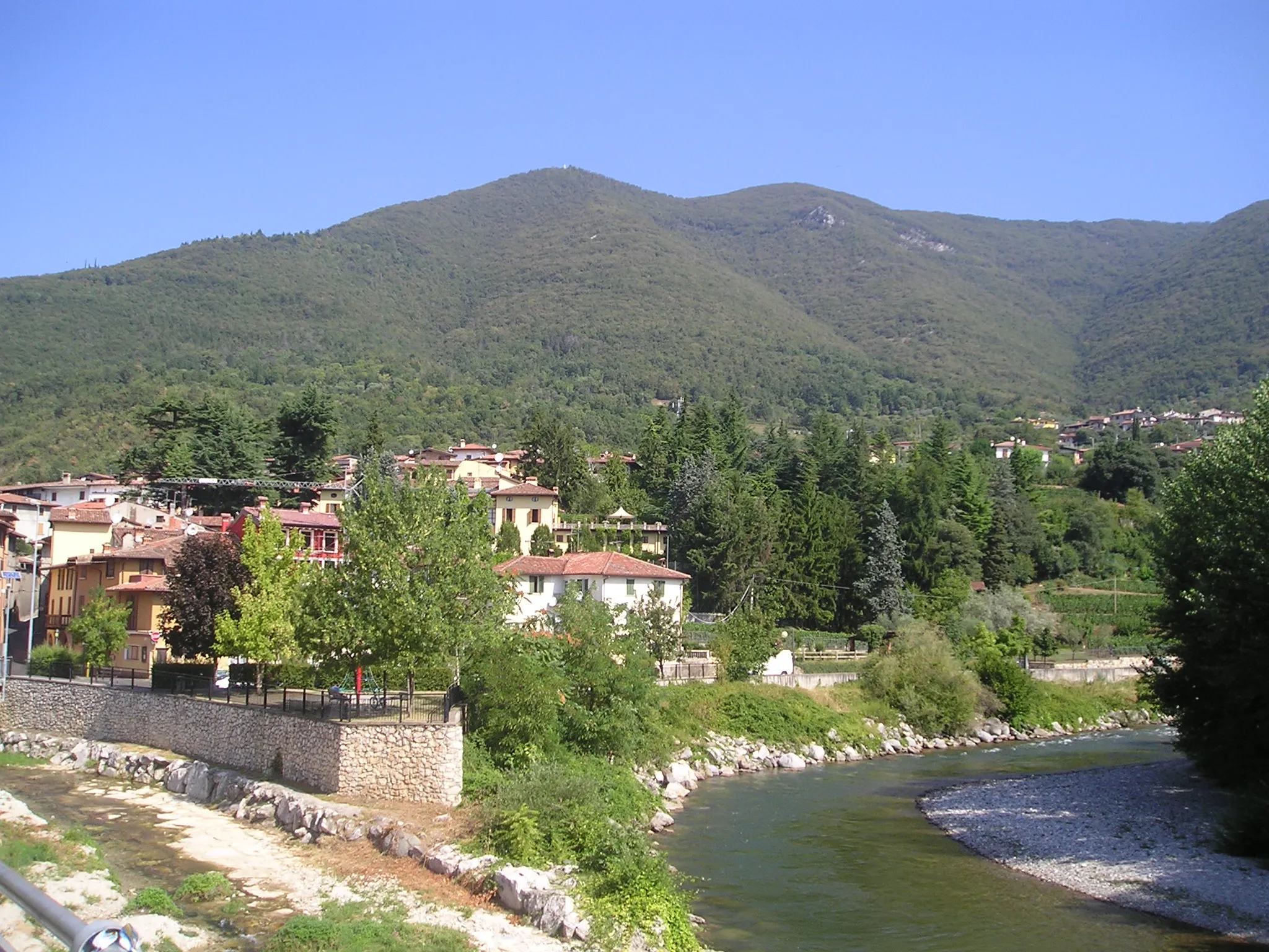 Photo showing: Frazione di Sopraponte, sotto il Monte Magno