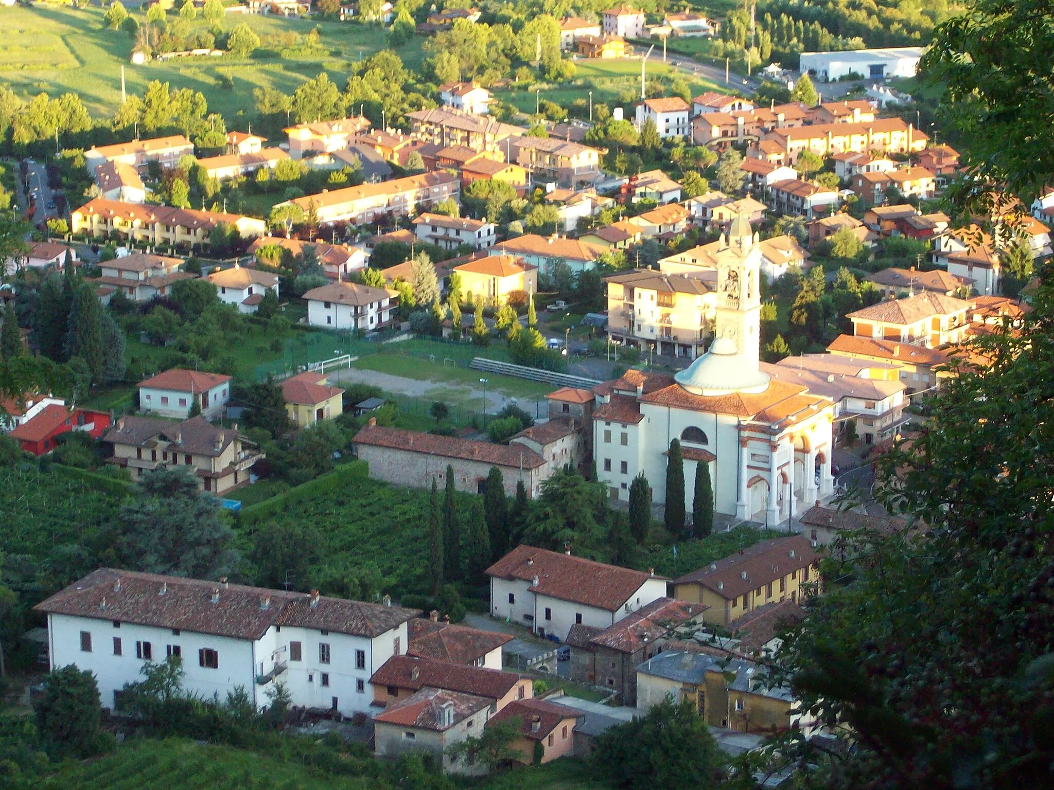 Photo showing: Rosciate seen from the hill of the Three Crosses of Scanzo
