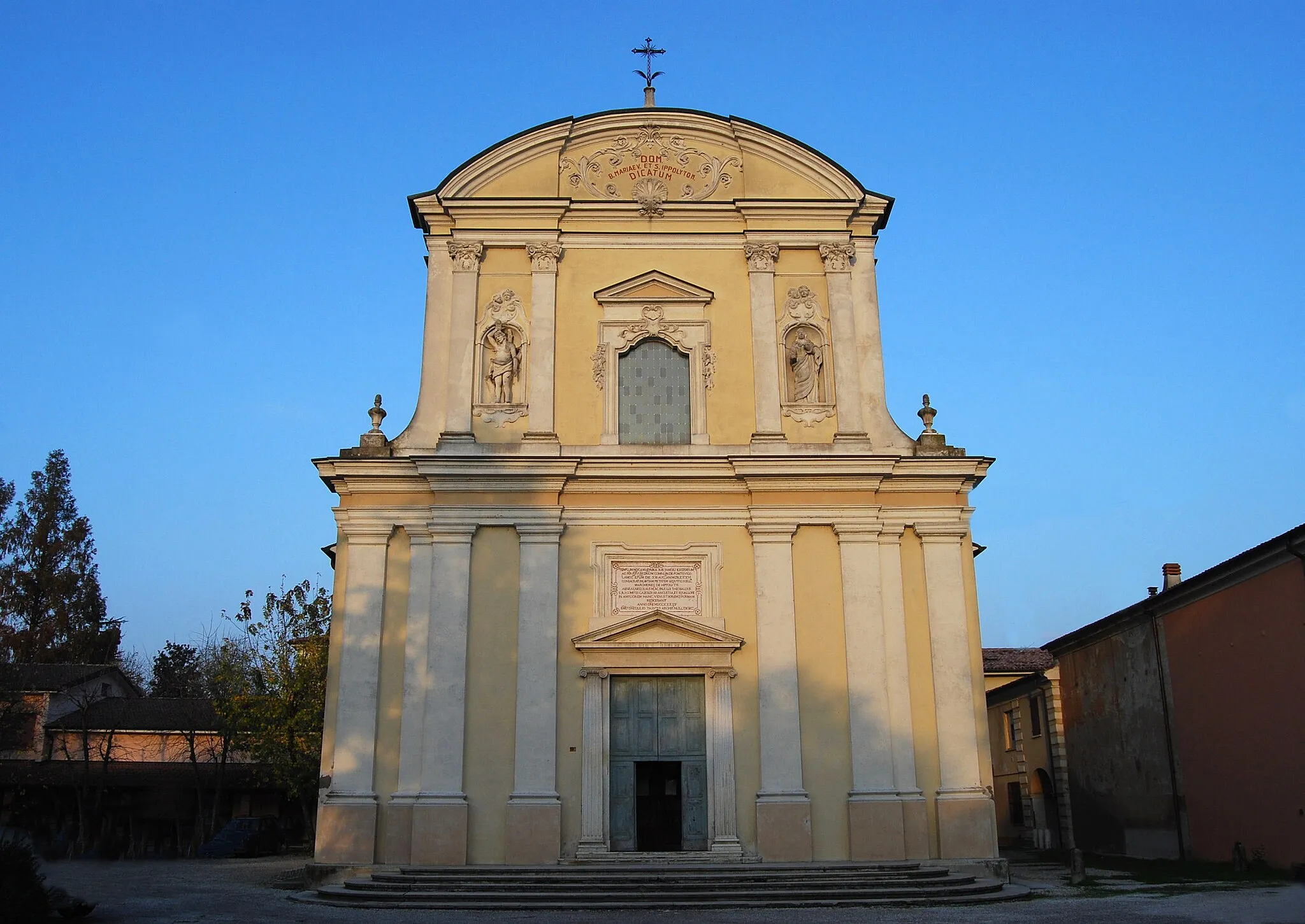 Photo showing: Gazoldo degli Ippoliti, chiesa parrocchiale.