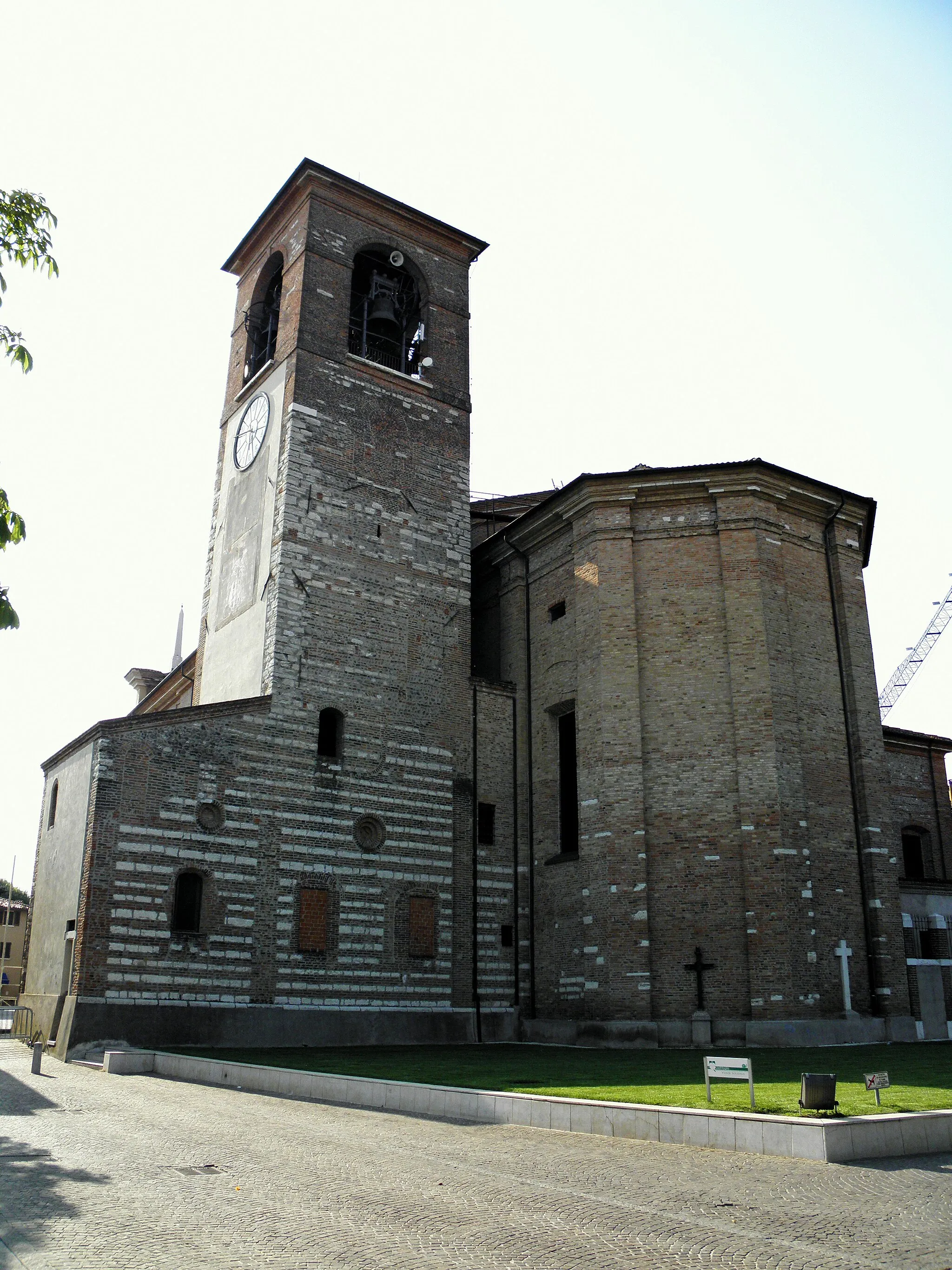 Photo showing: Ghedi, Chiesa parrocchiale di Santa Maria Assunta: campanile ed abside.