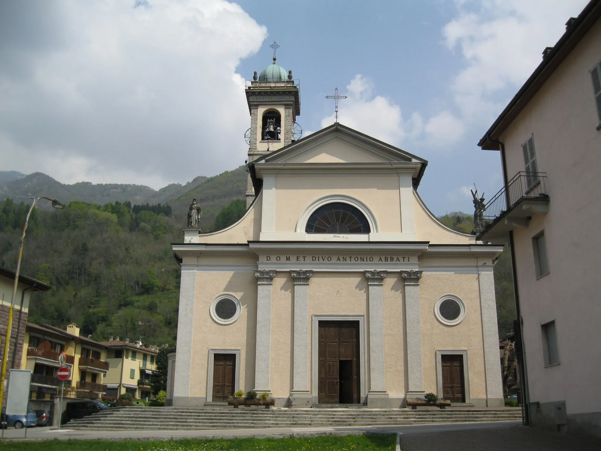 Photo showing: church in Introbio, a small town in Lombardy, Italy