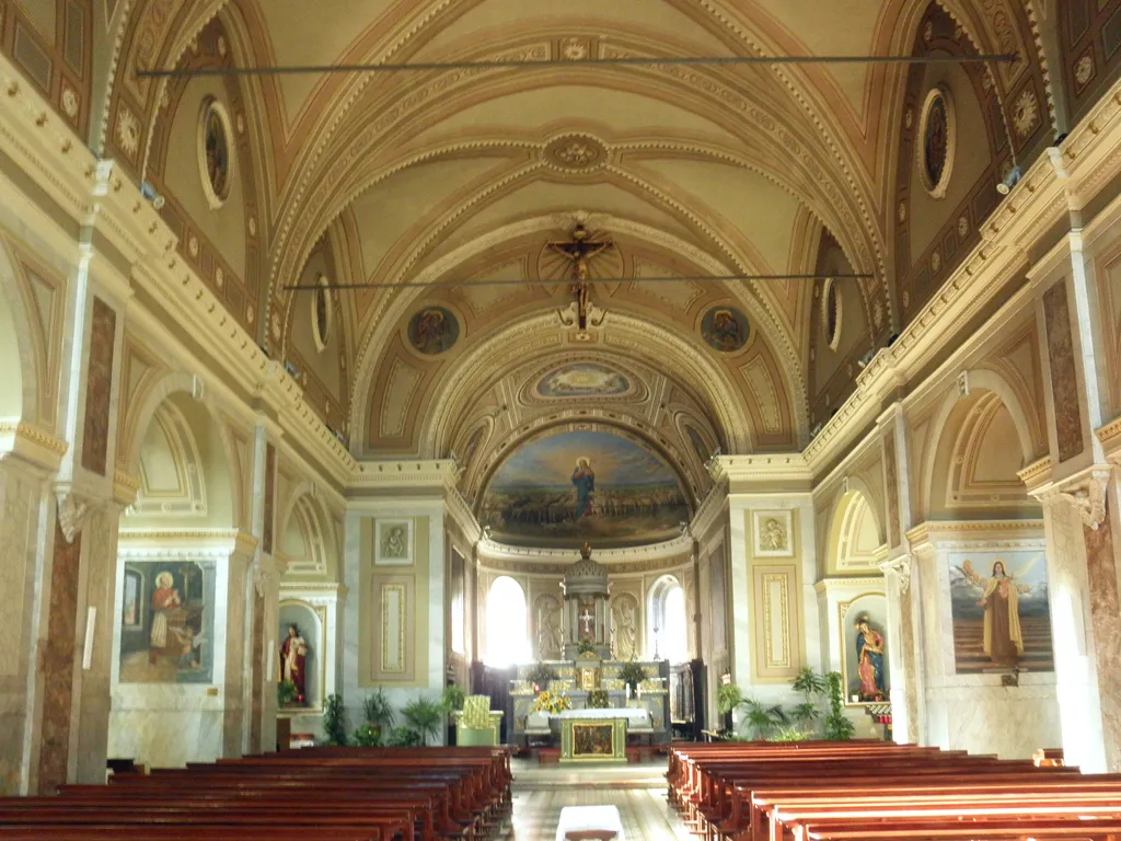 Photo showing: Interno della chiesa parrocchiale di Livraga