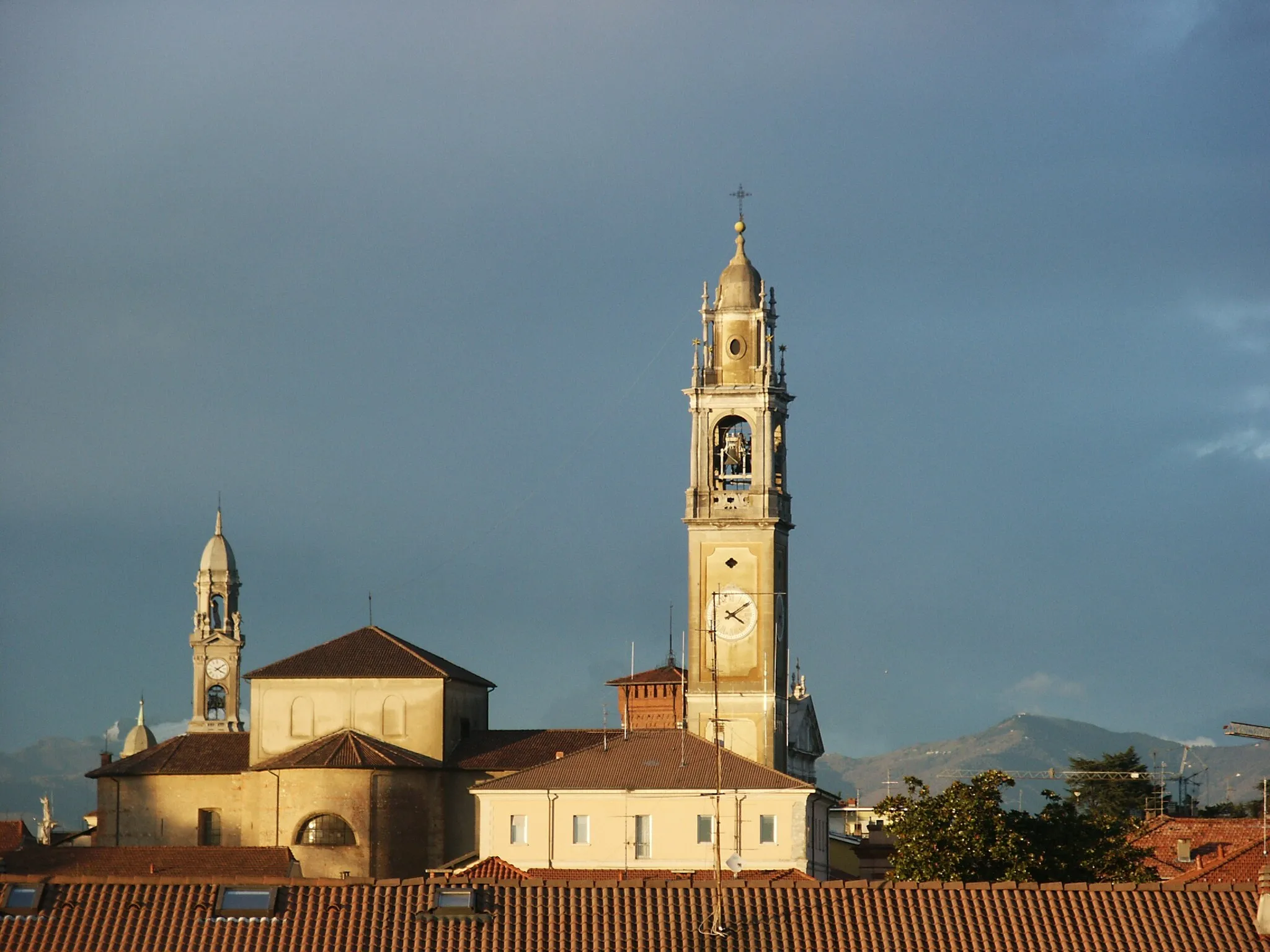 Photo showing: Lomazzo, campanili, vista dai tetti