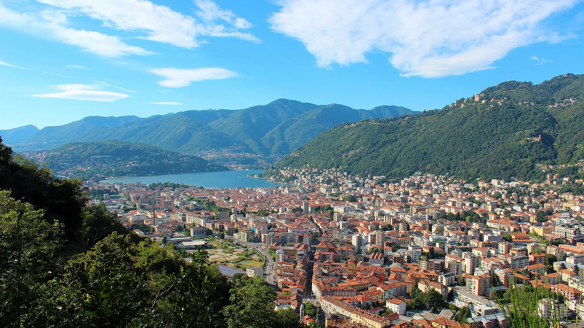 Photo showing: View of Como city from Baradello Castle