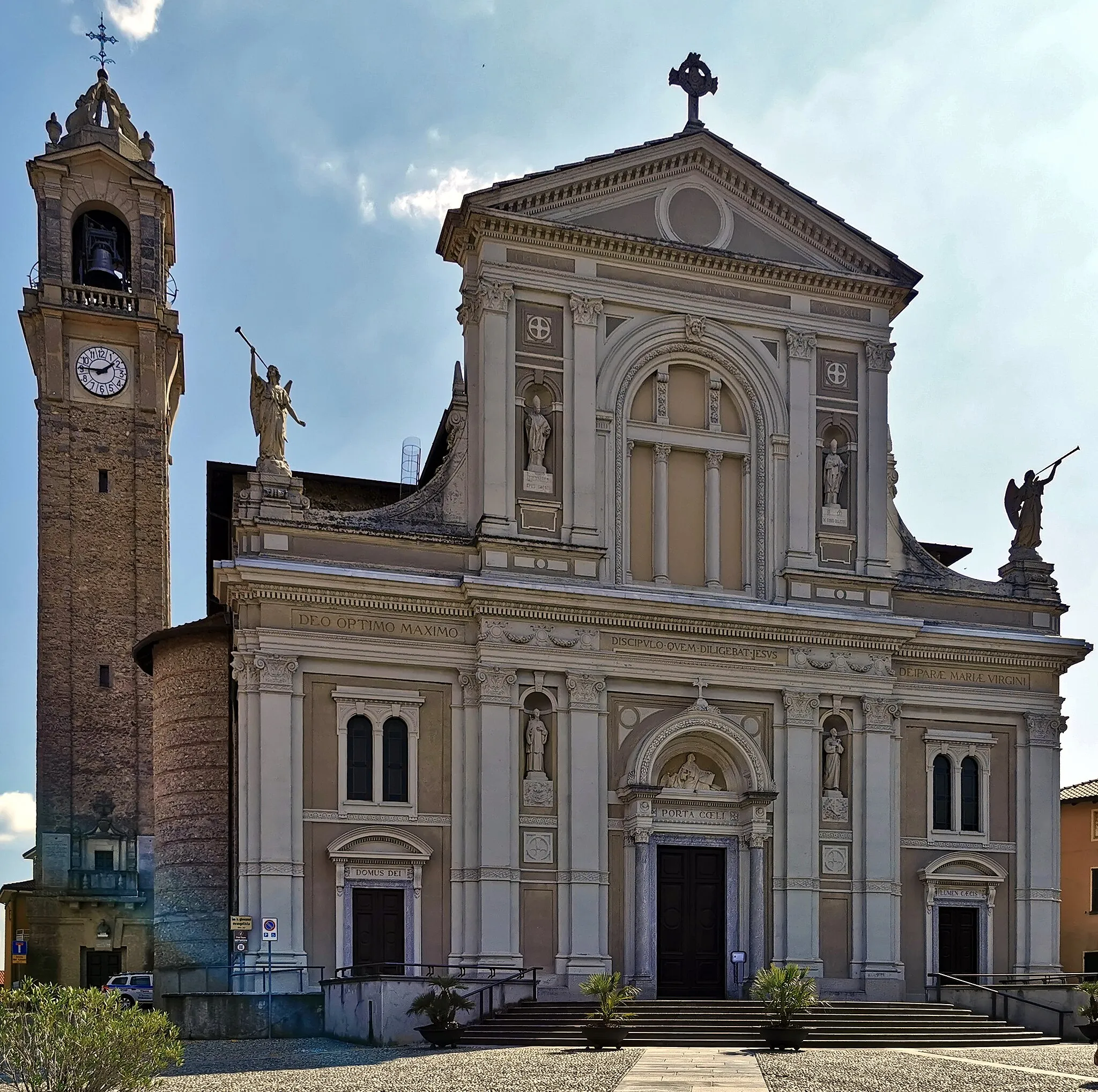 Photo showing: Facciata e campanile della chiesa di San Giovanni Evangelista (Lurago d'Erba)