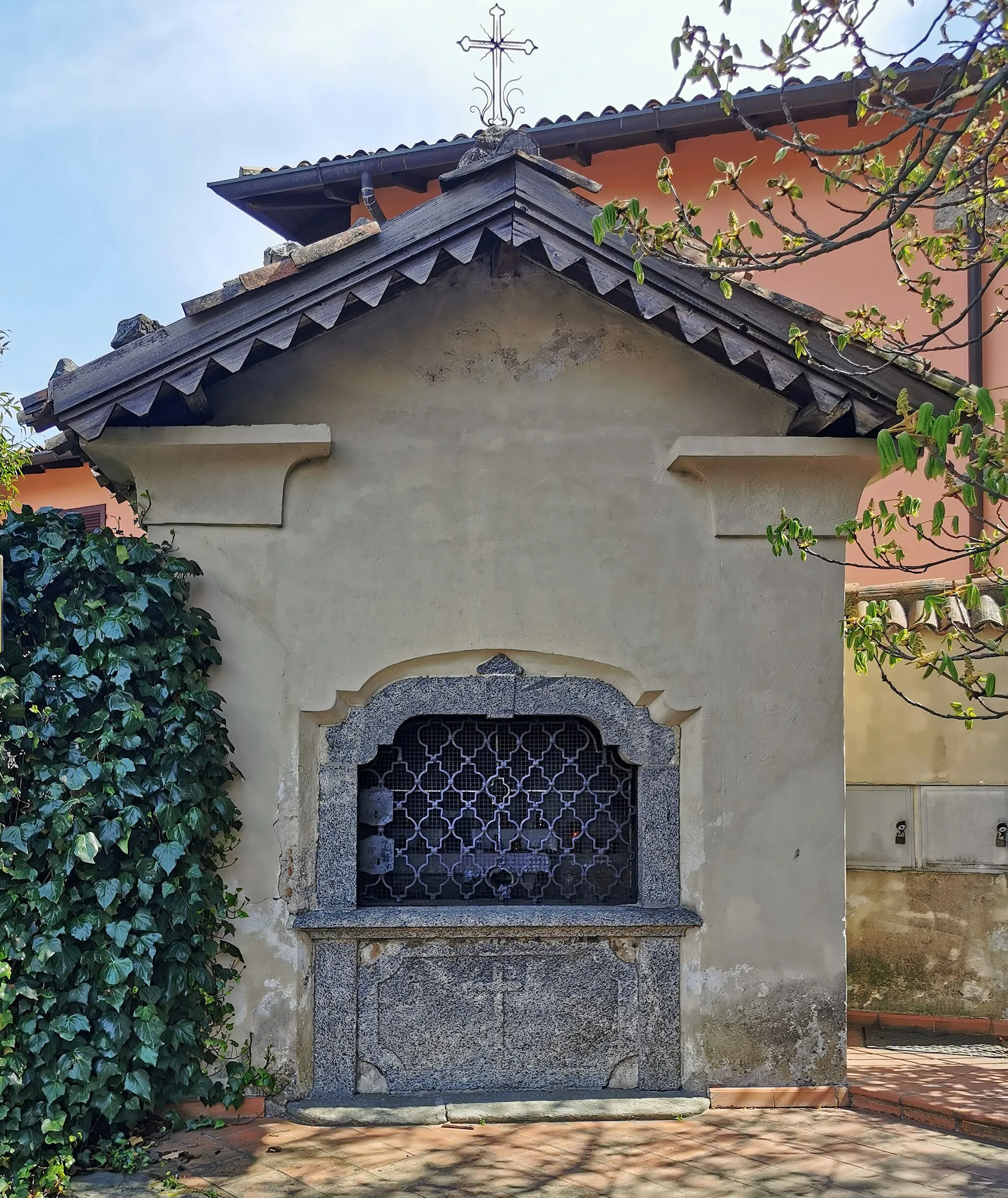 Photo showing: La cappelletta dell'ossario, in via San Giorgio a Lurago d'Erba