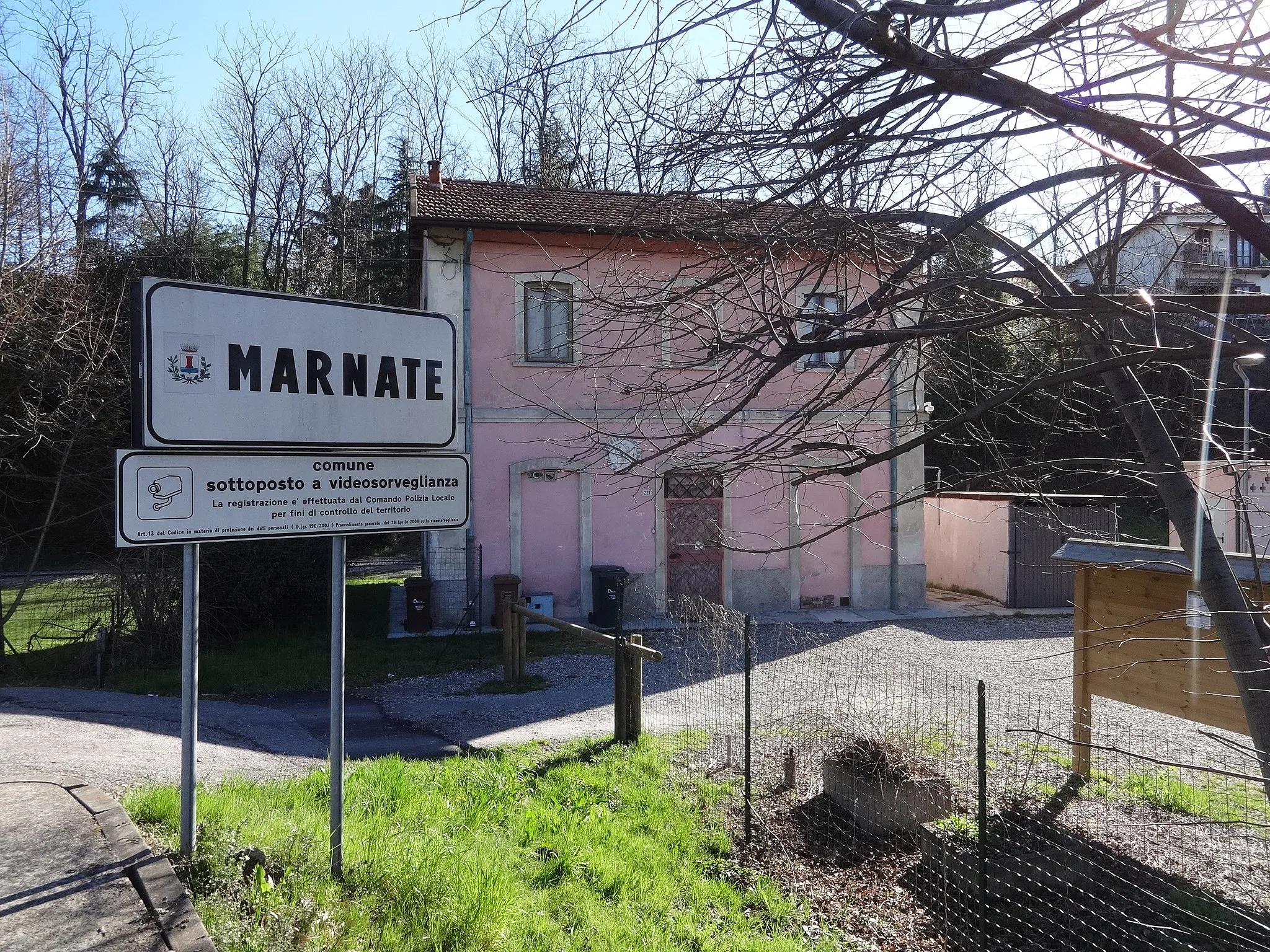 Photo showing: Western entrance to Marnate (Via Valle)