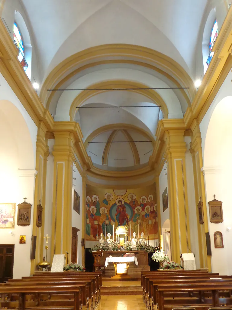 Photo showing: Interno della chiesa parrocchiale dei Santi Pietro e Paolo a Mezzate, frazione di Peschiera Borromeo.