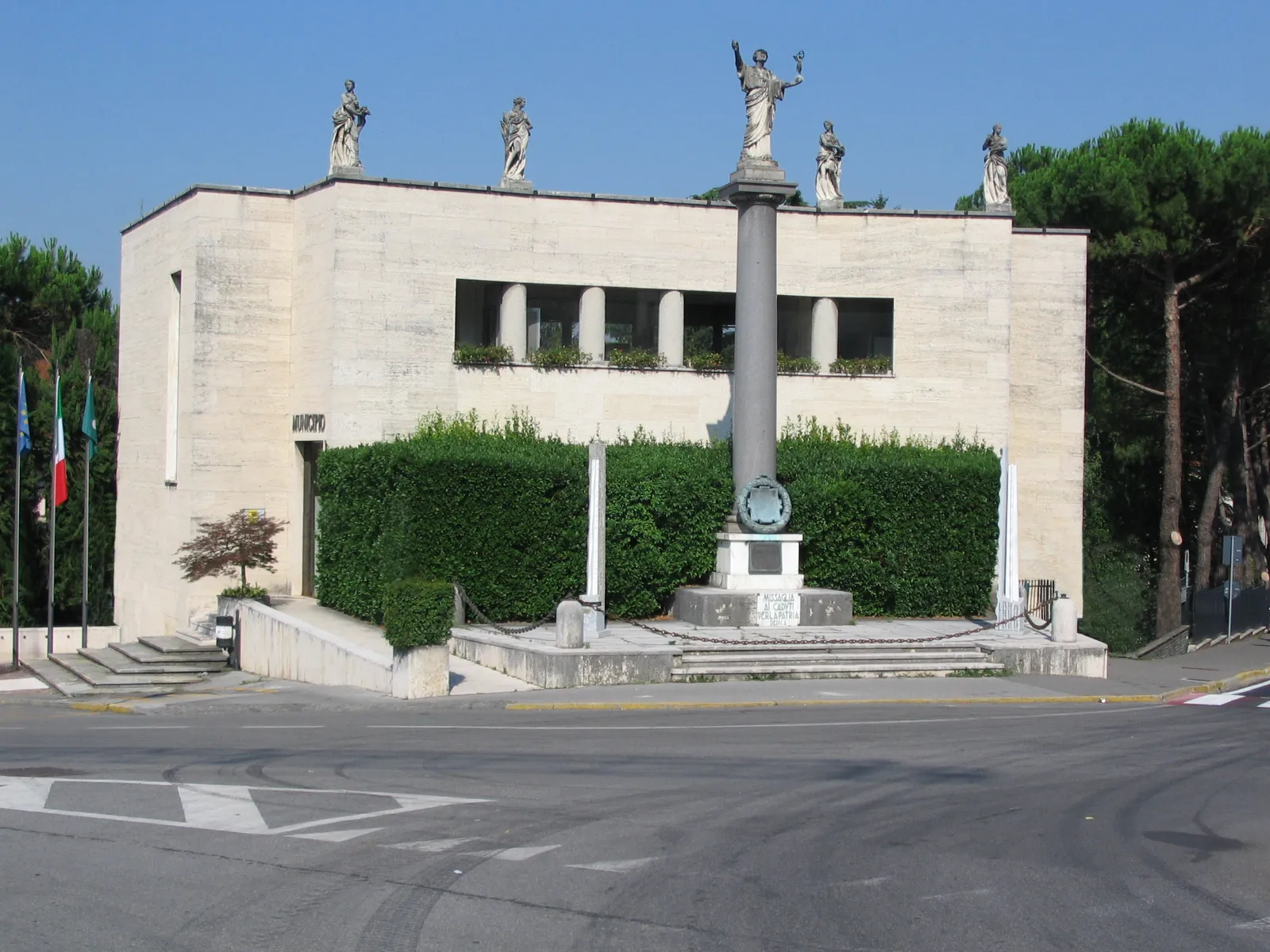 Photo showing: Missaglia, il Municipio.