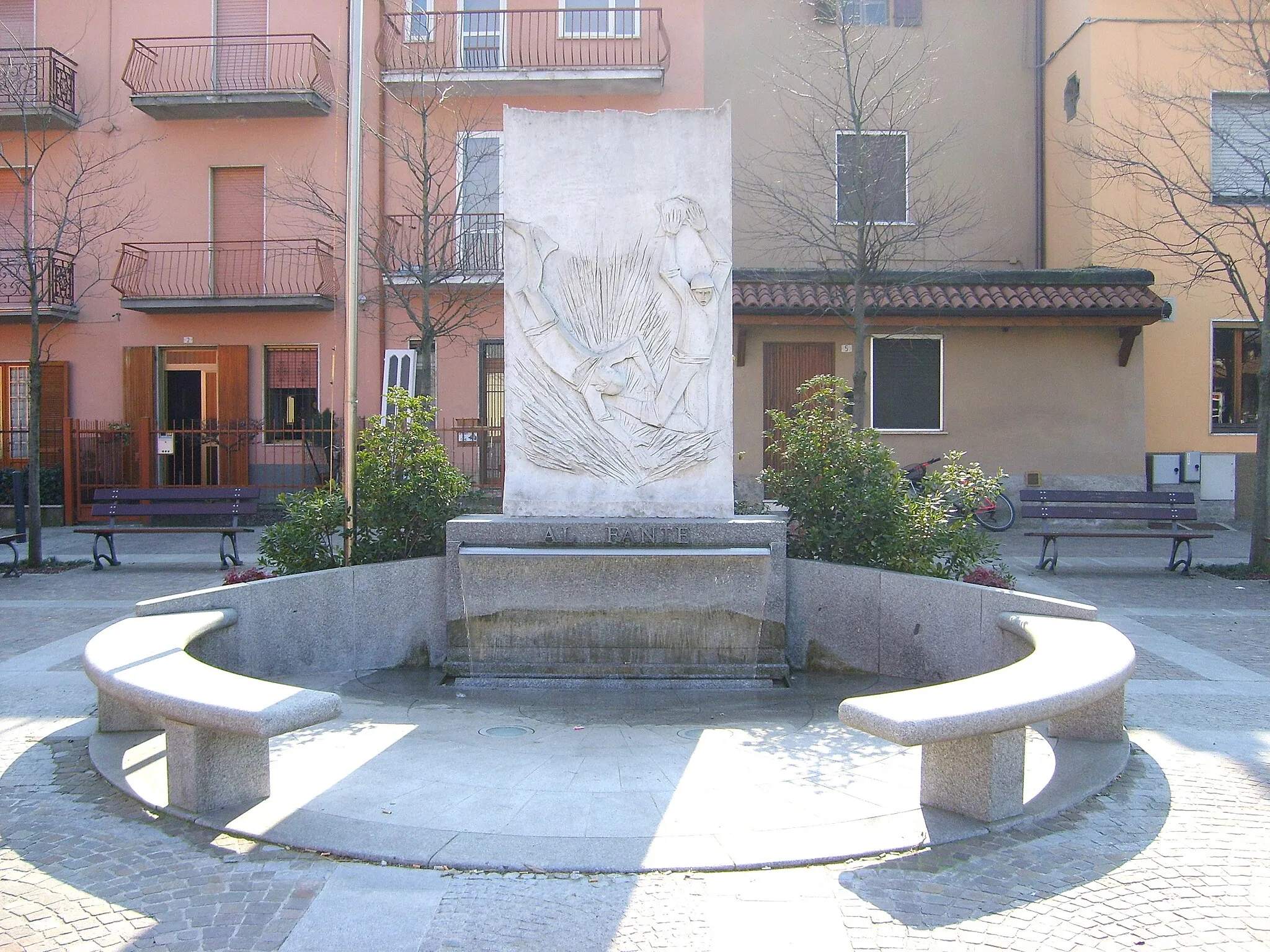 Photo showing: Monumento al Fante in piazza S.Stefano, Mozzanica, 21 feb 2009