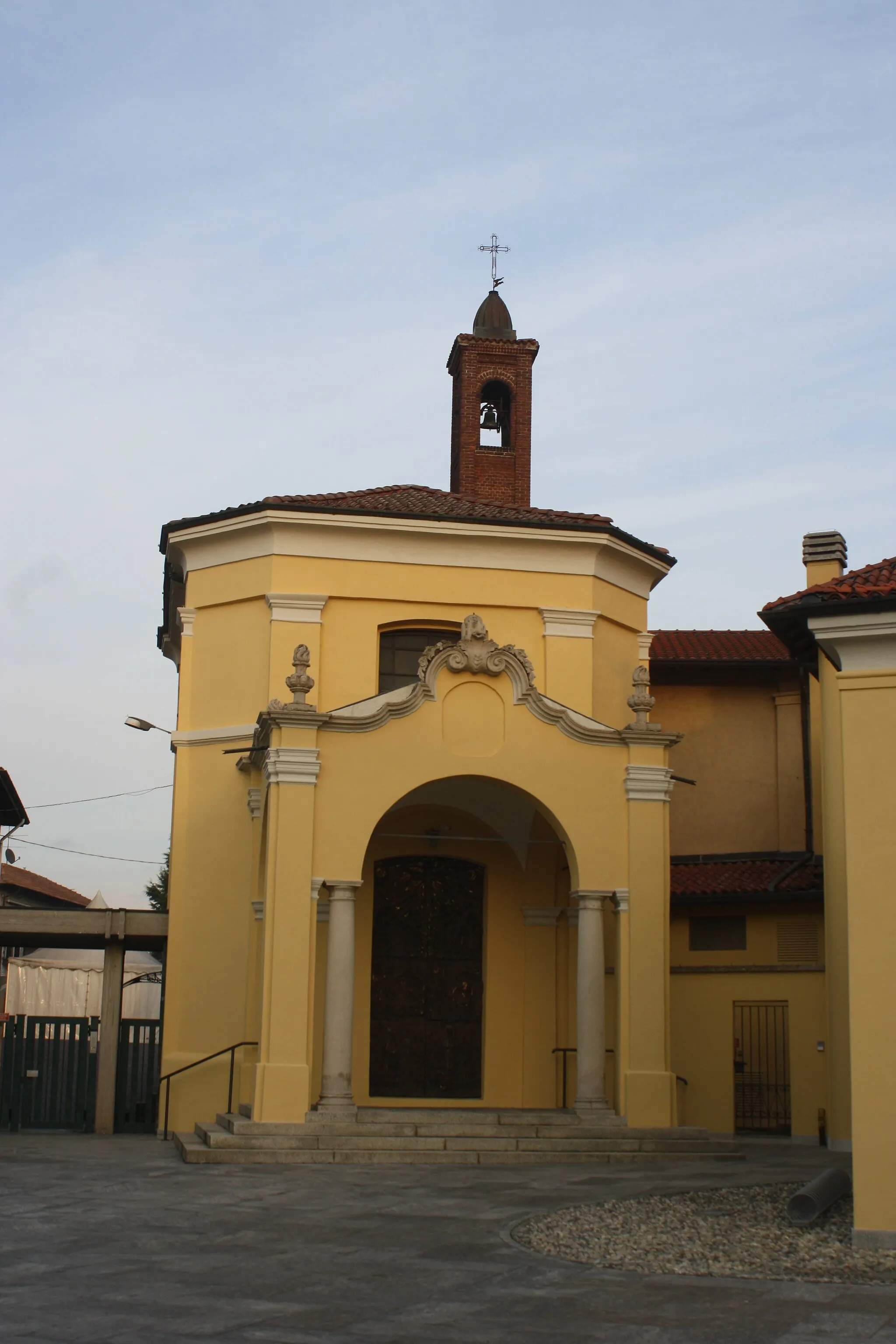 Photo showing: La chiesa del Crocifisso a Mozzate, in provincia di Como.