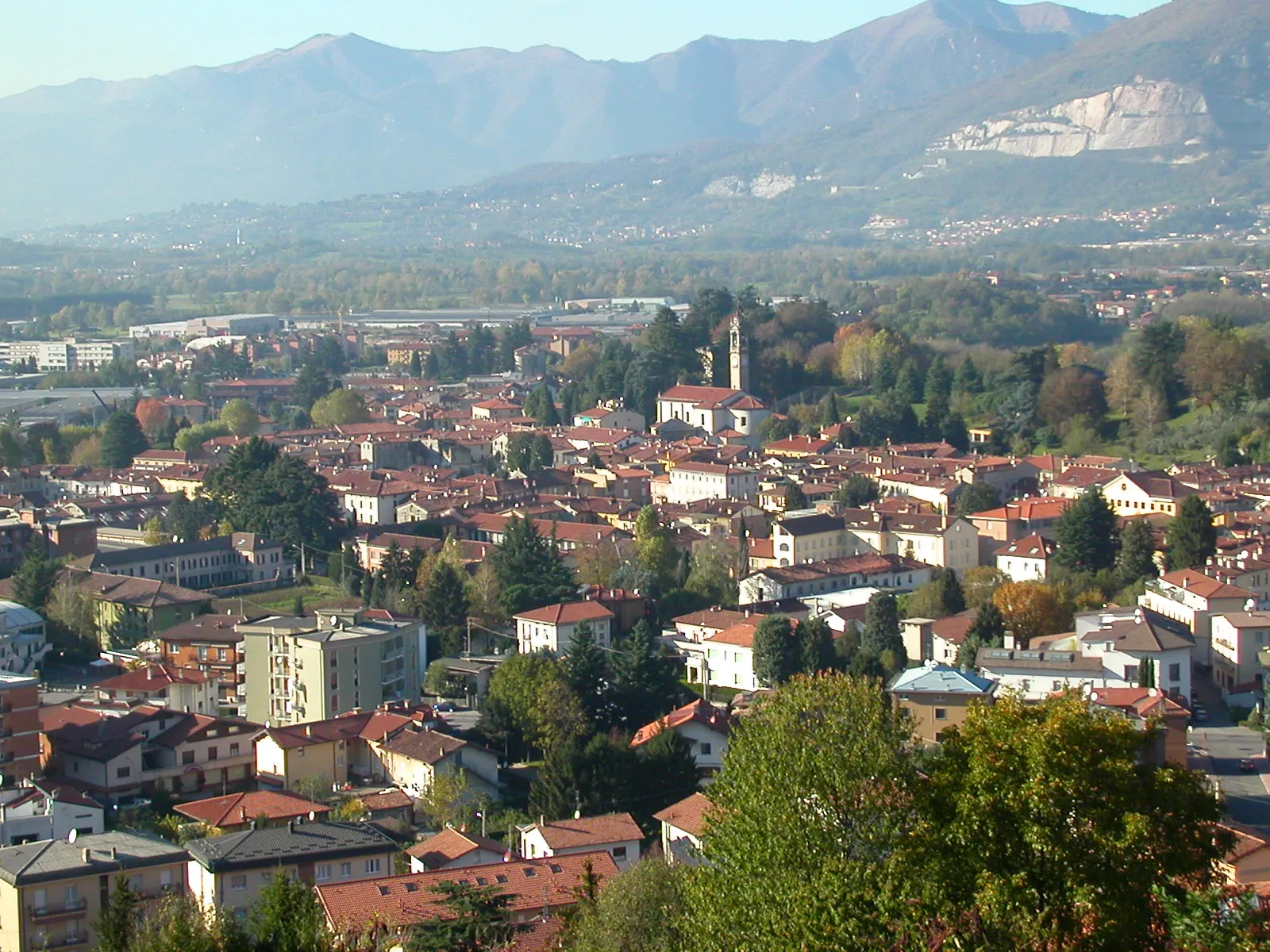 Photo showing: Veduta del centro abitato dalla frazione Molera
